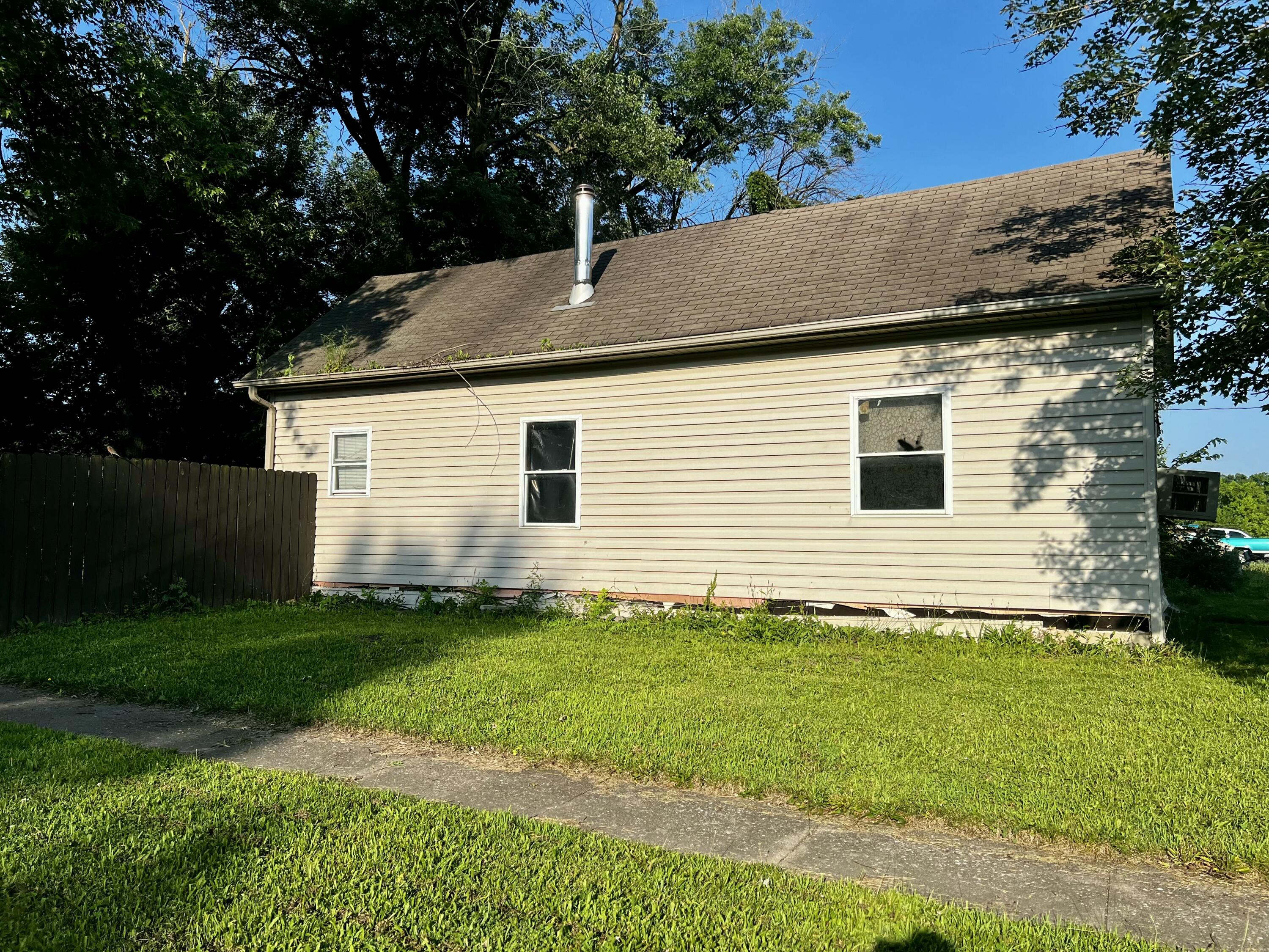 1002 Emmons St Property Photo 2