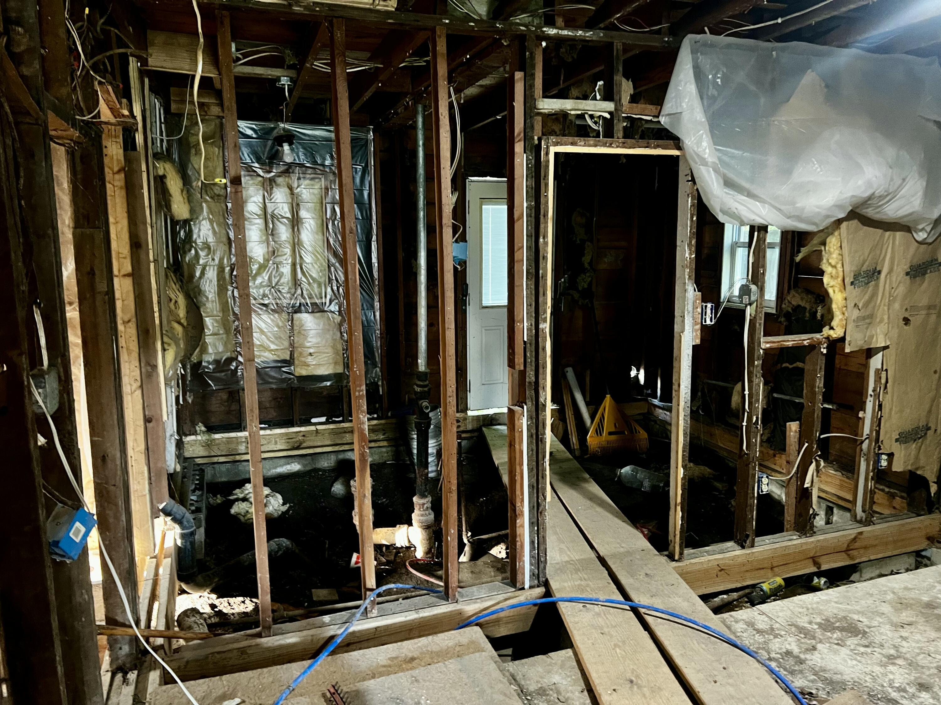 1002 Emmons St Property Photo 4