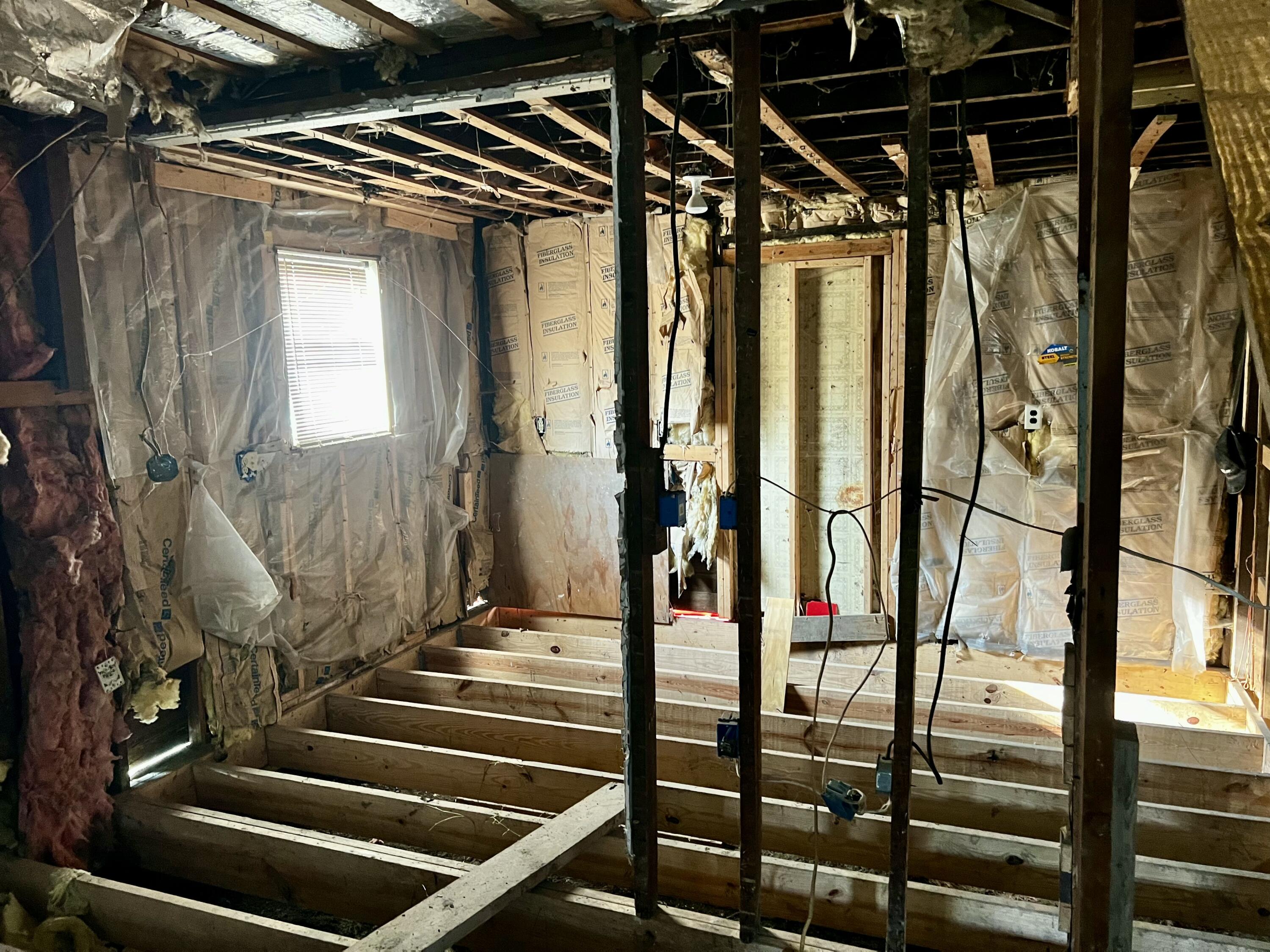 1002 Emmons St Property Photo 5