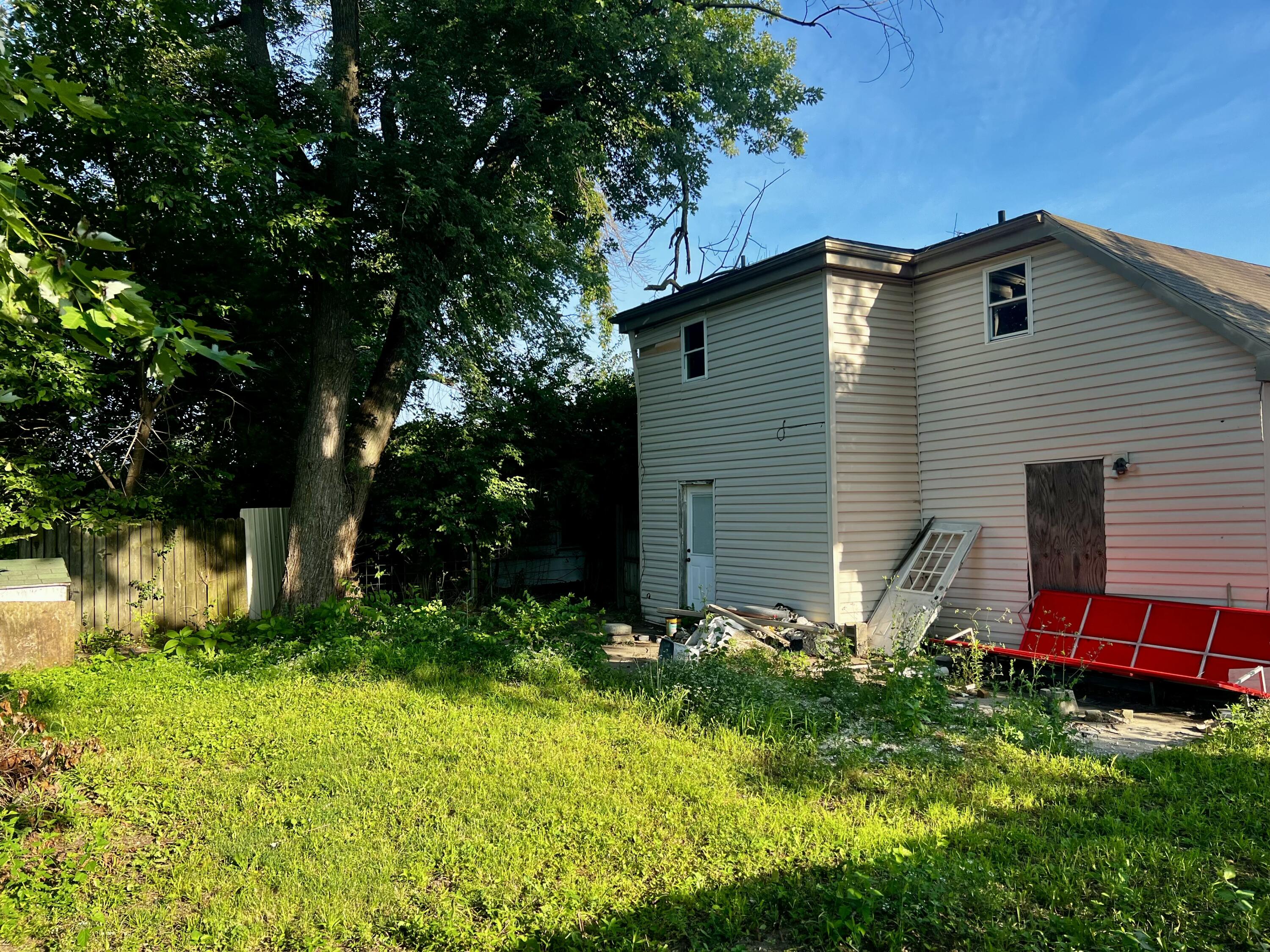 1002 Emmons St Property Photo 6