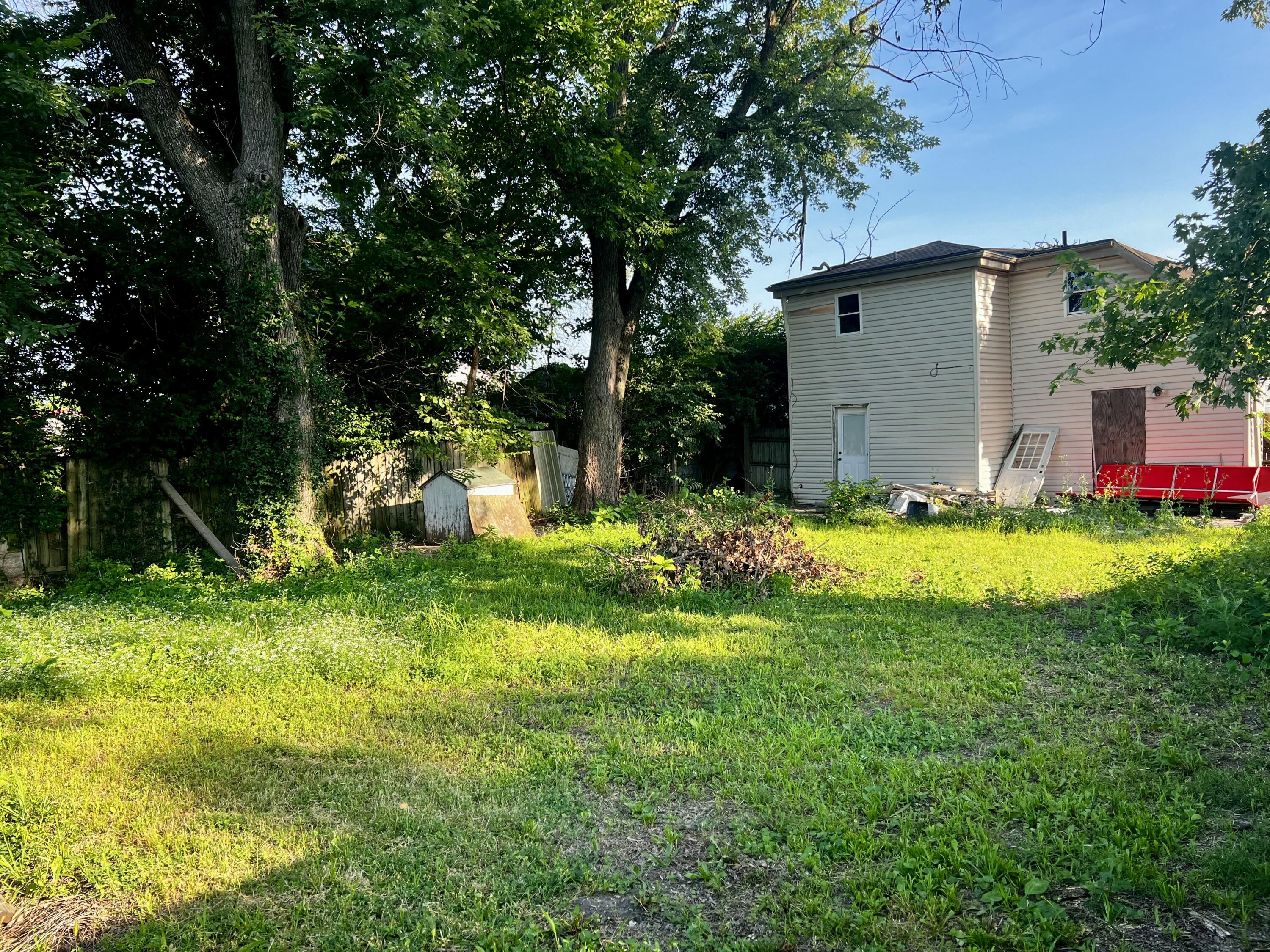 1002 Emmons St Property Photo 7