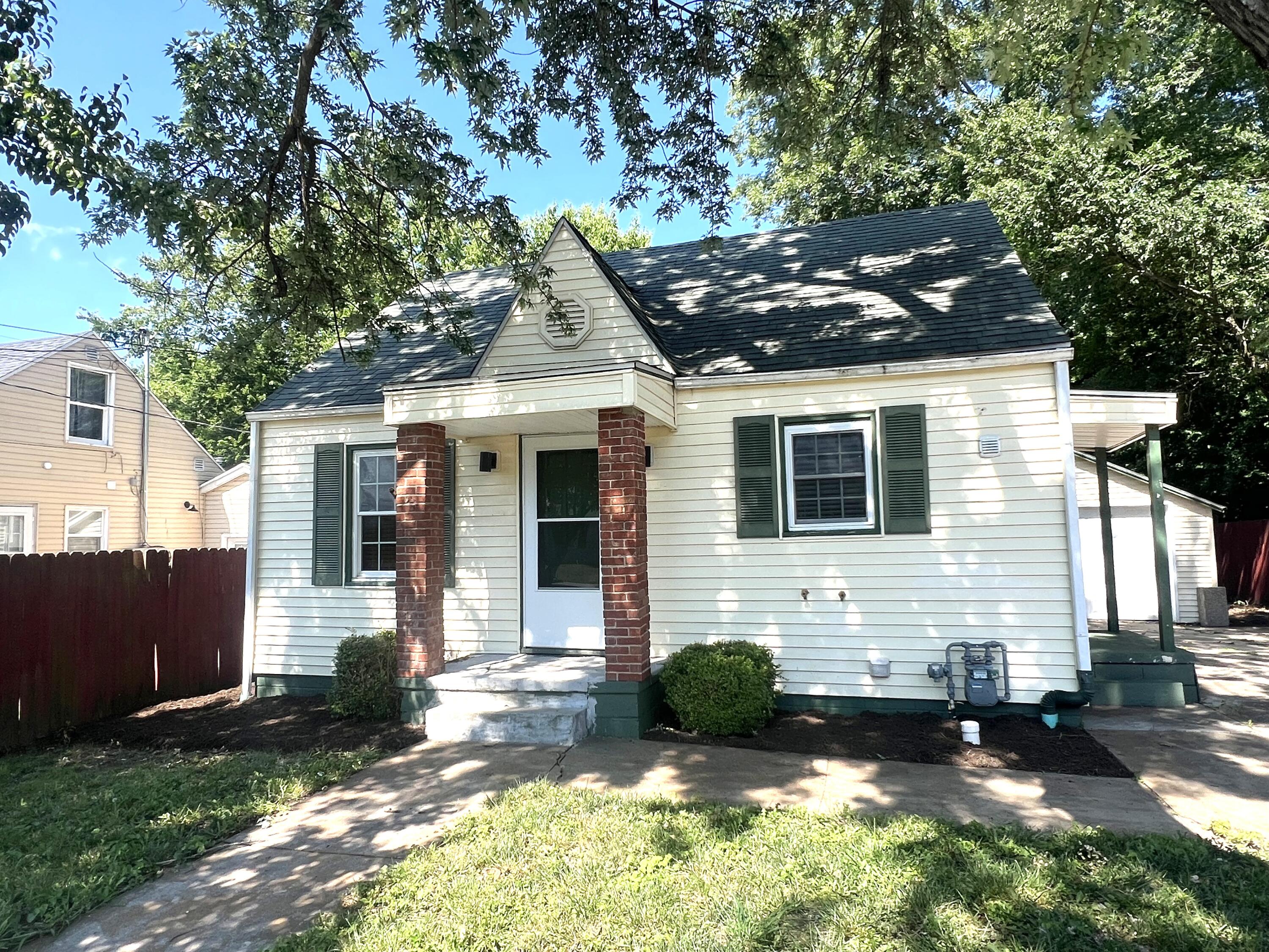 1105 Jefferson St Property Photo 1