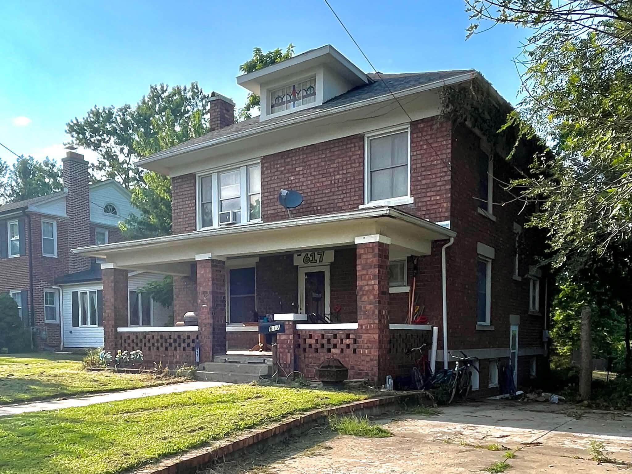 617 W Carpenter St Property Photo 2