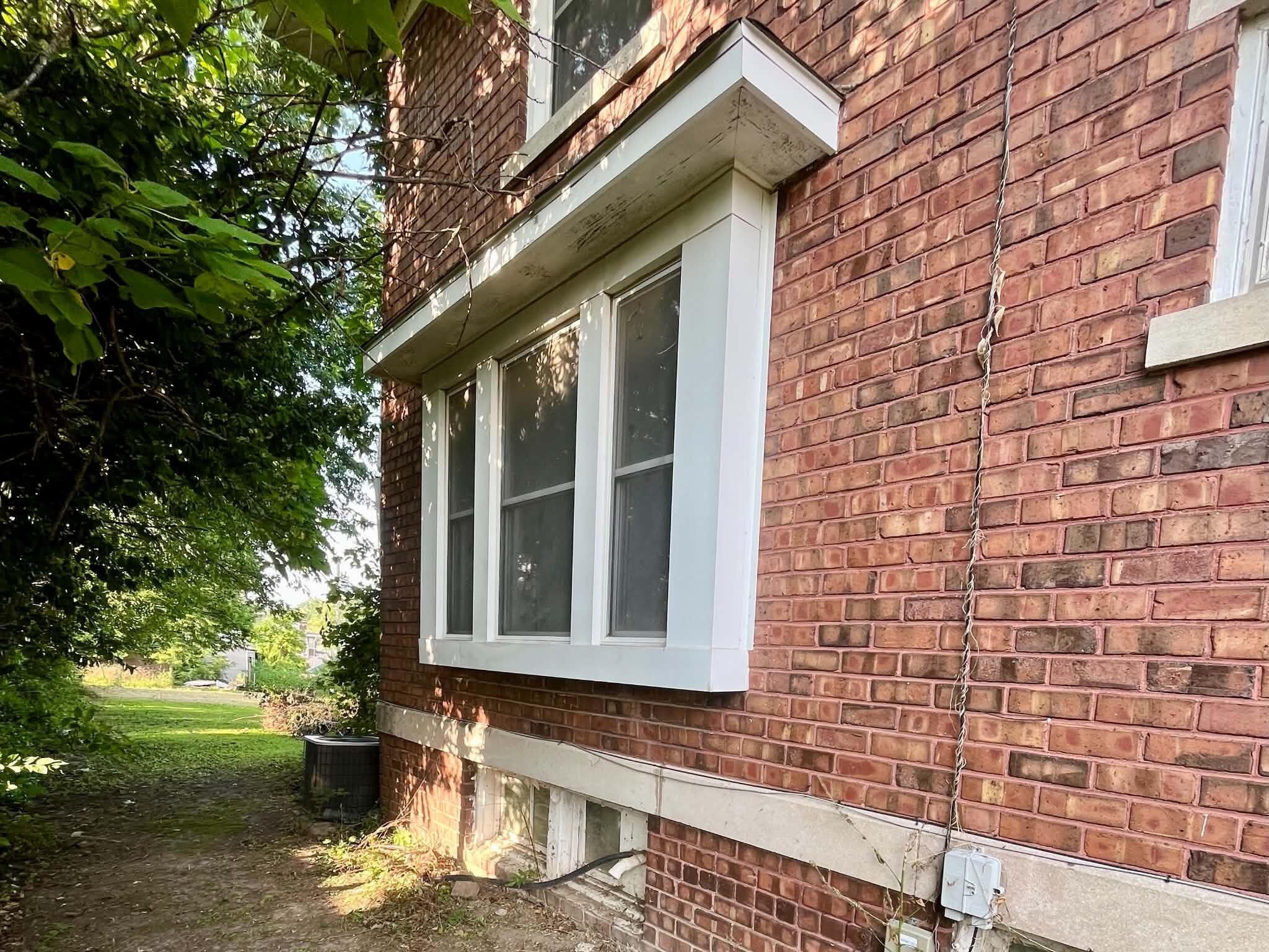 617 W Carpenter St Property Photo 3