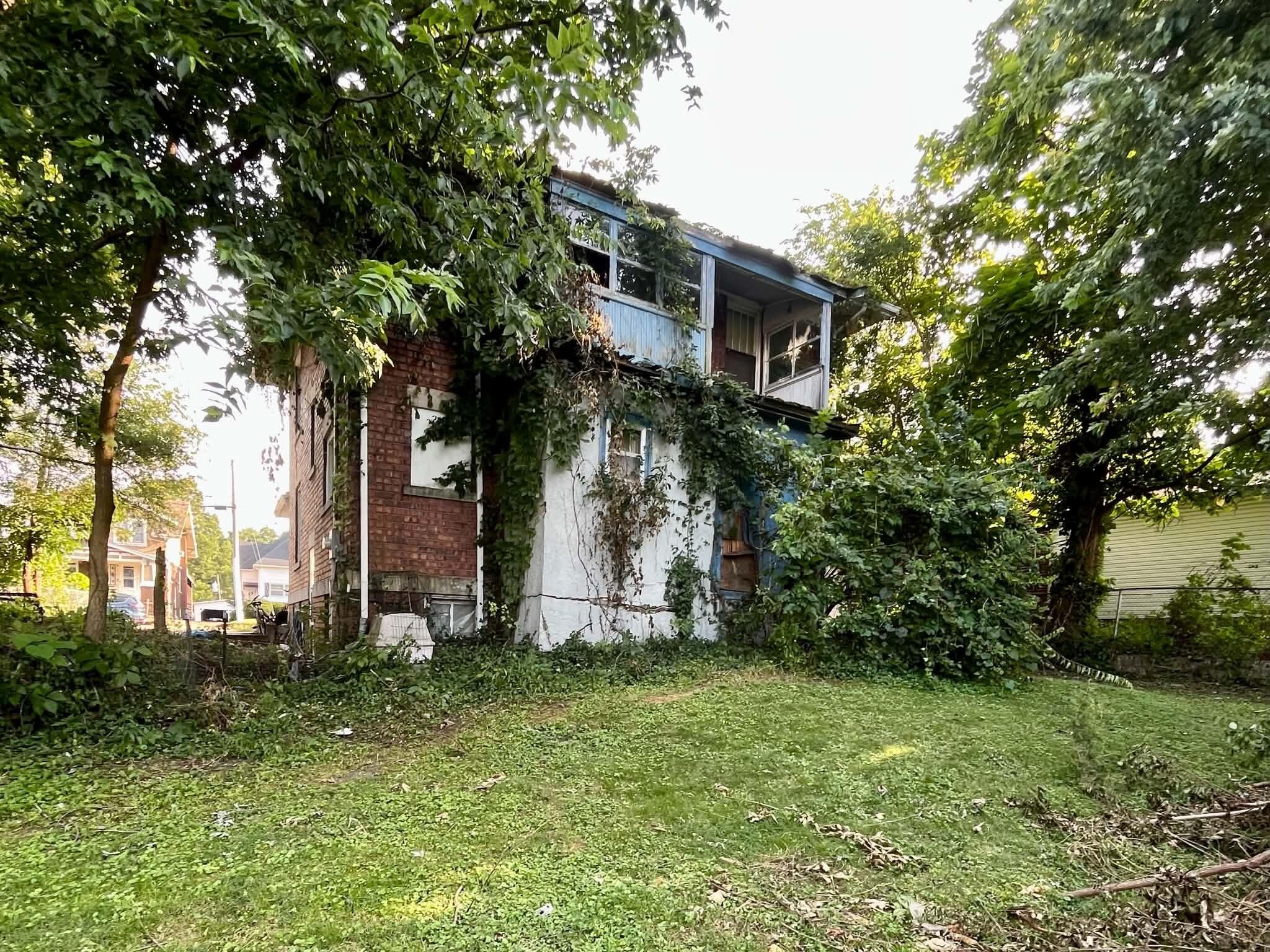 617 W Carpenter St Property Photo 21