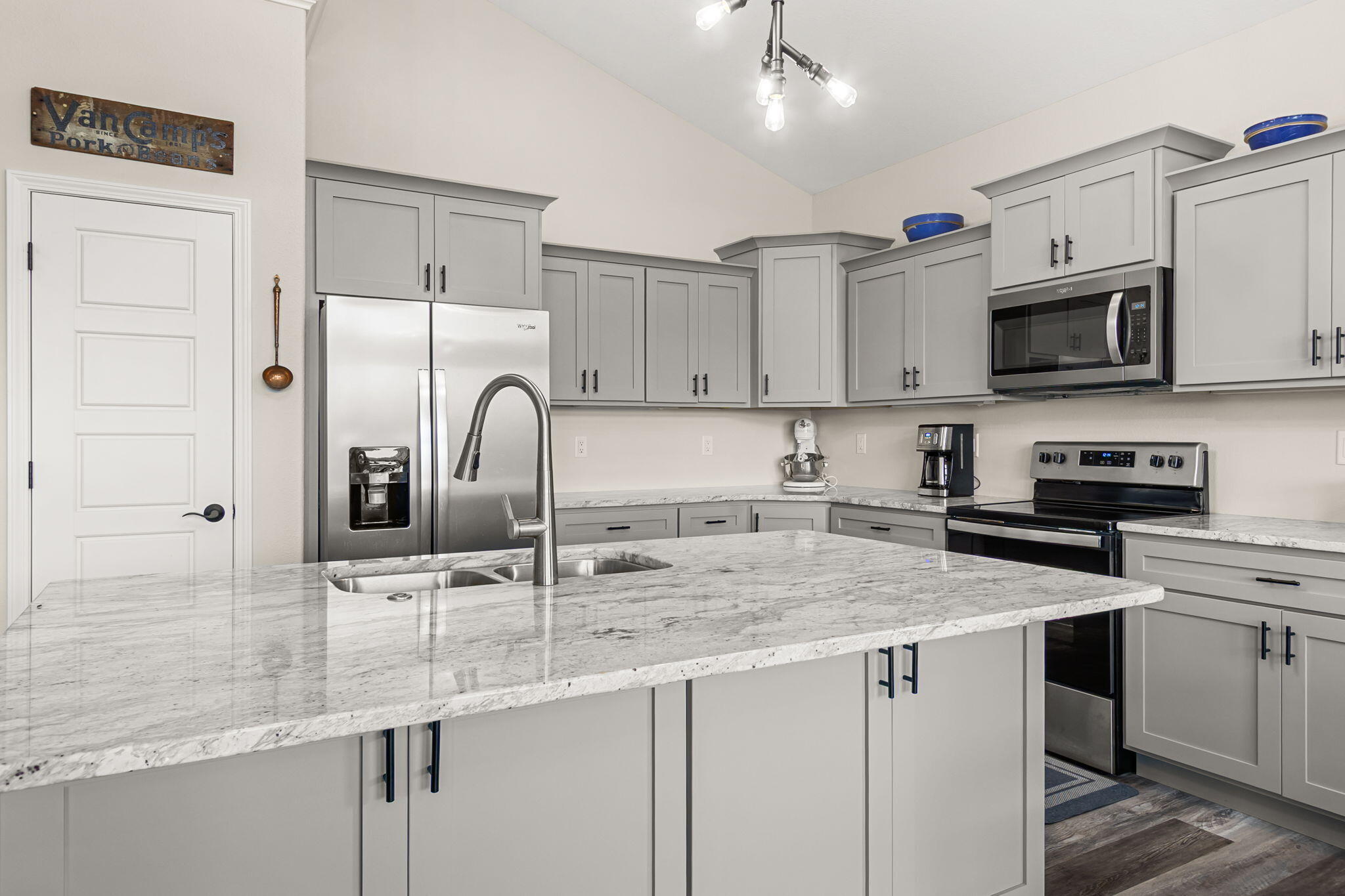 76 Barolo Ln Property Photo 4