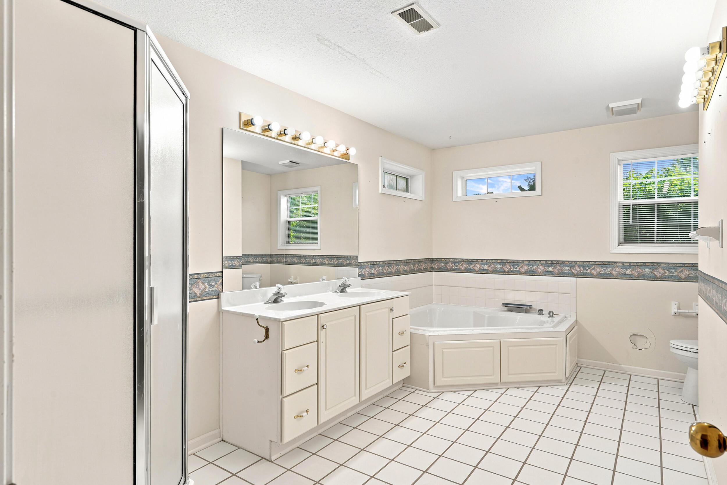 2513 Chambray Rd Property Photo 23