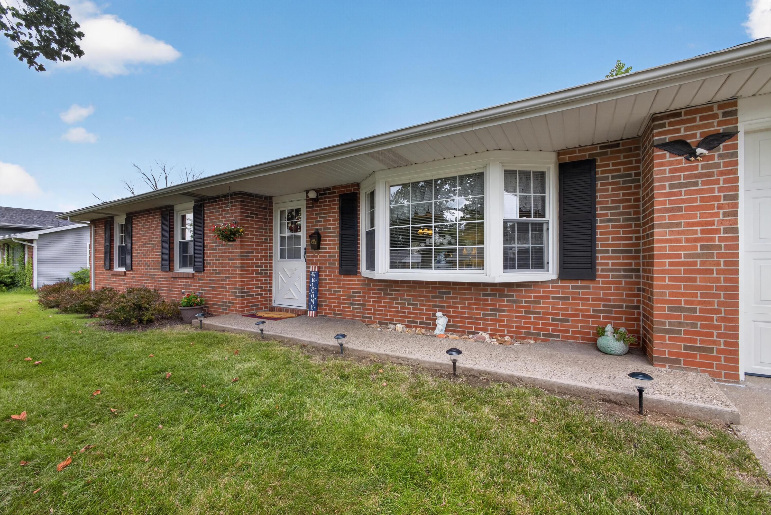 1605 Colonial Ct Property Photo 1