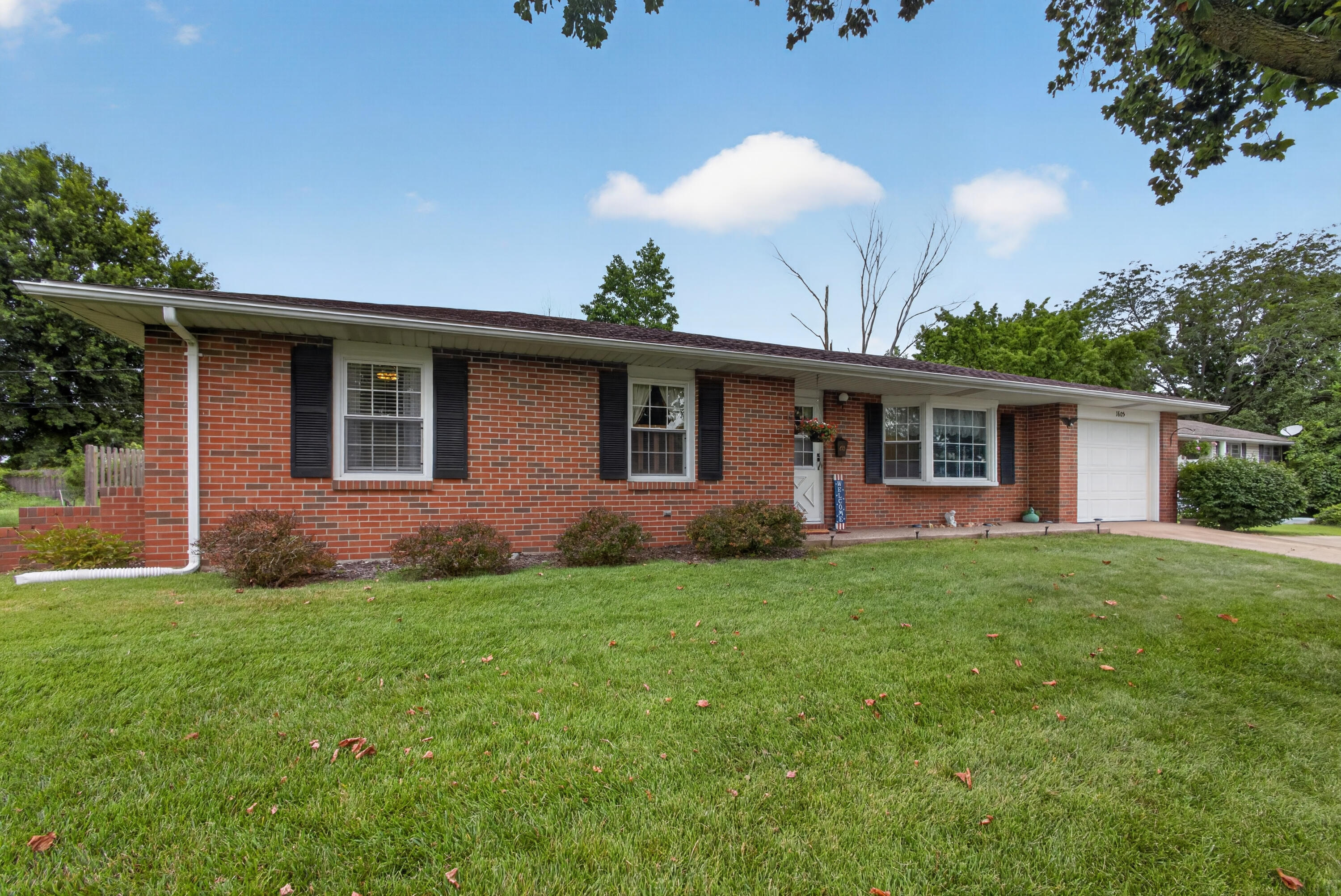 1605 Colonial Ct Property Photo 2