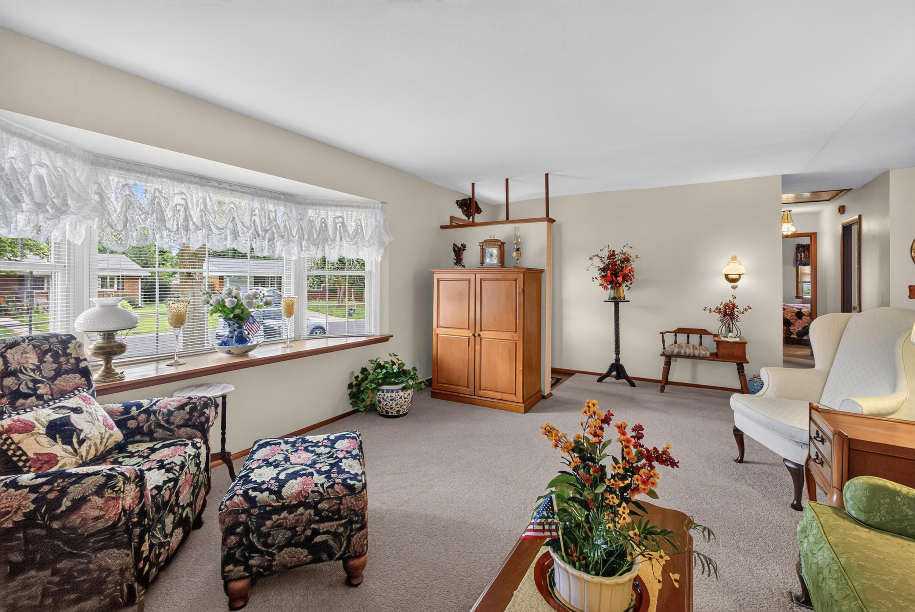 1605 Colonial Ct Property Photo 5