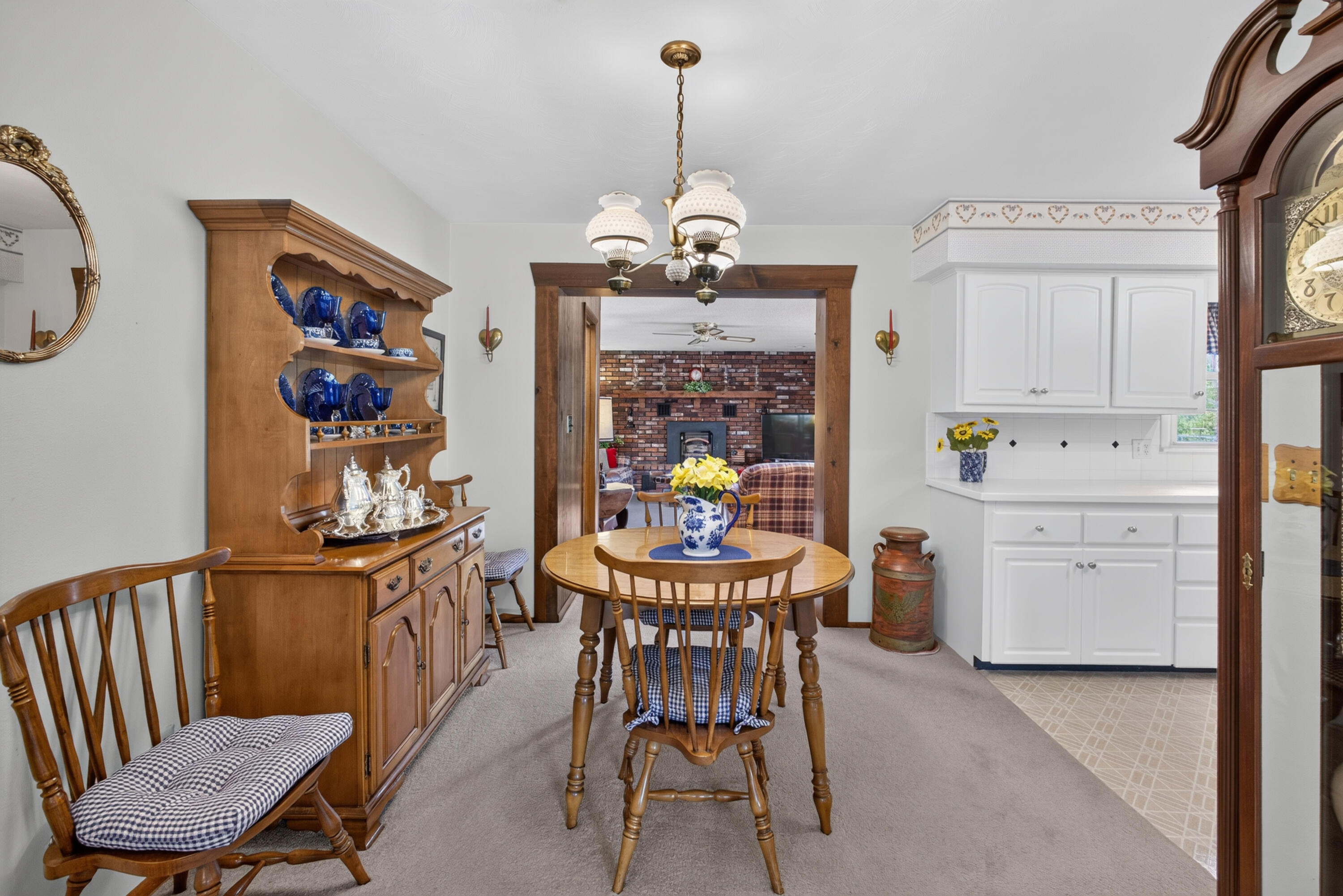 1605 Colonial Ct Property Photo 7