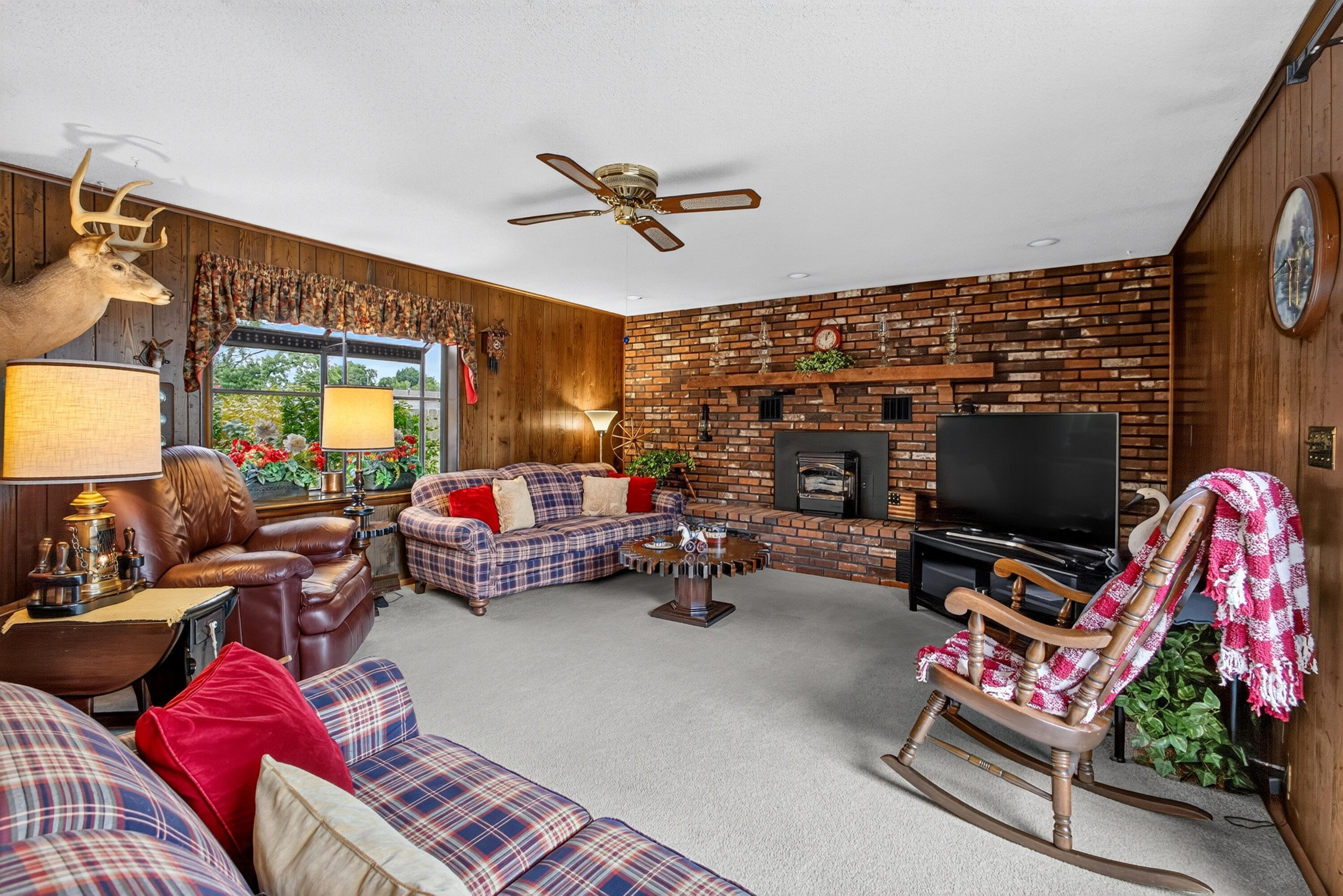 1605 Colonial Ct Property Photo 15