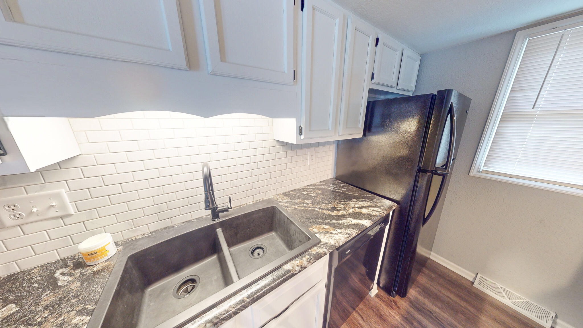 409 Foxfire Dr Property Photo 8