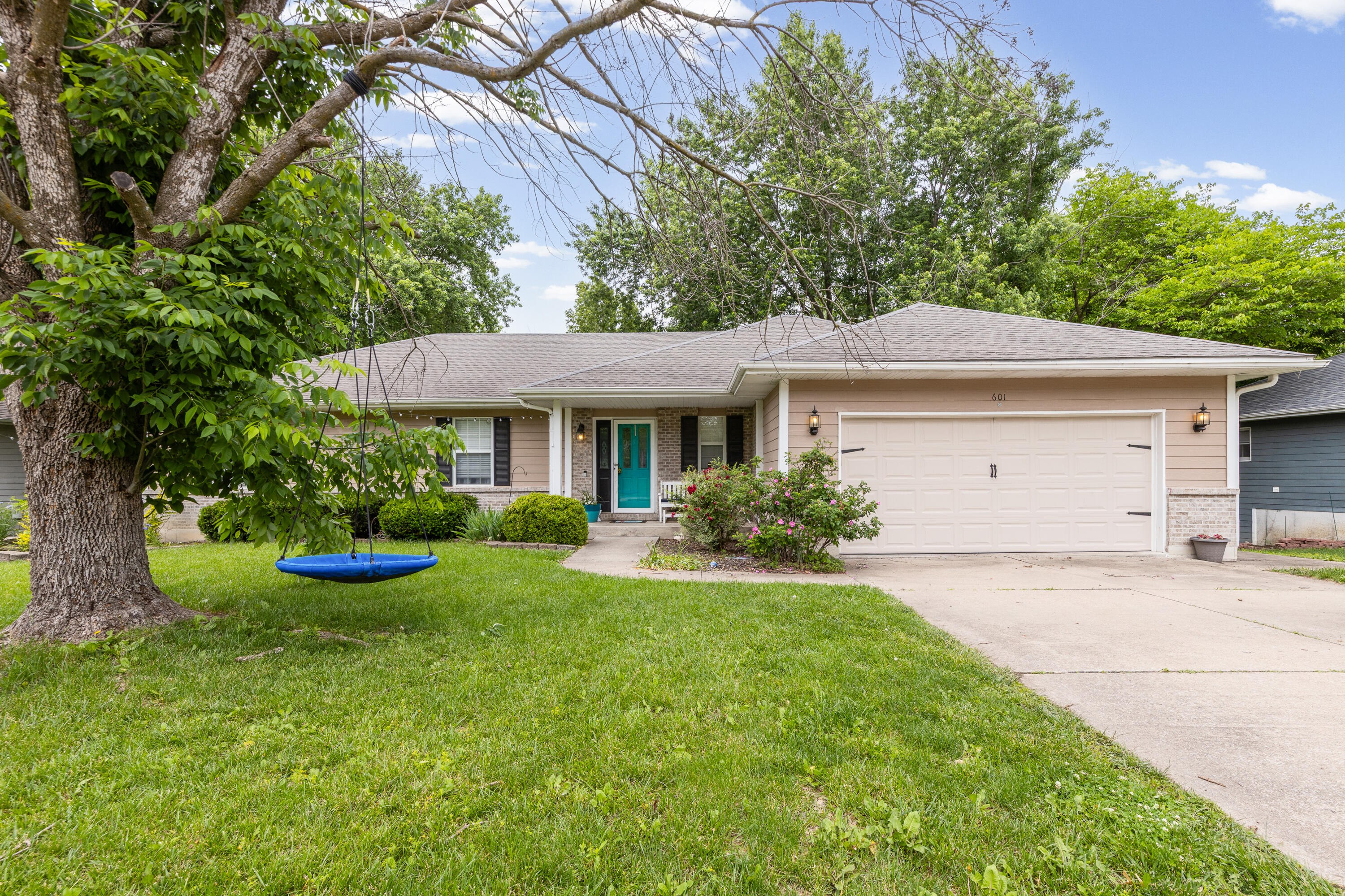 601 DUSTIN DR