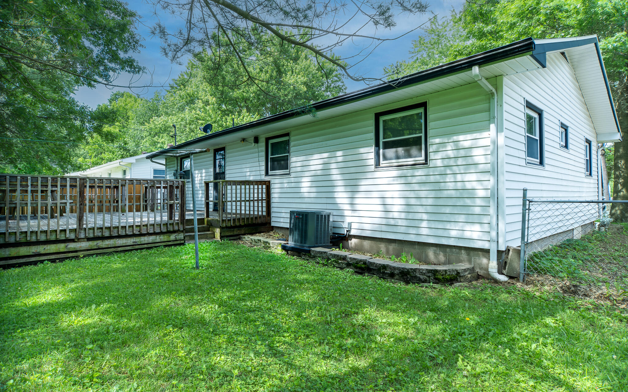 120 Adams St Property Photo 3