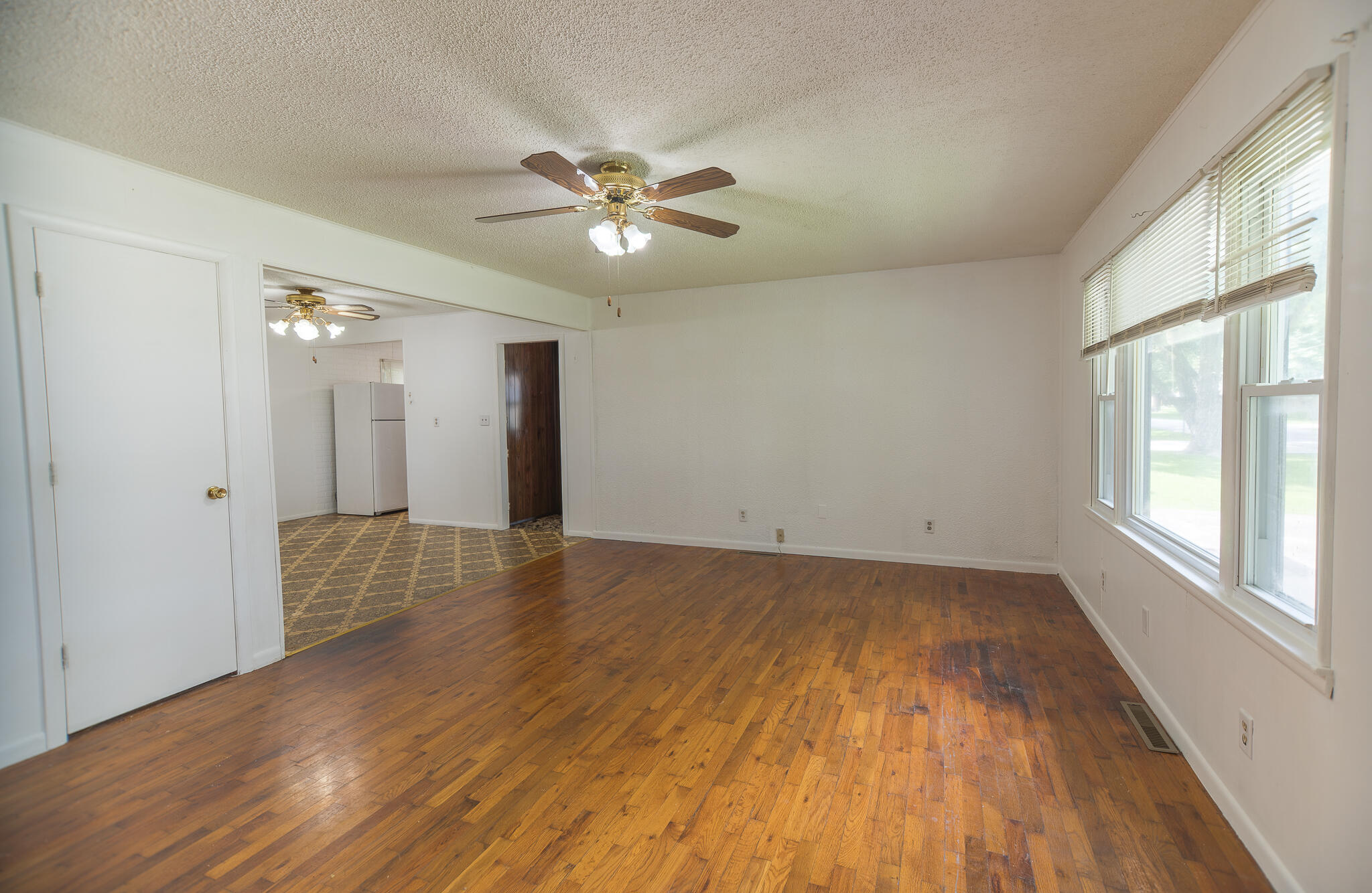 120 Adams St Property Photo 4