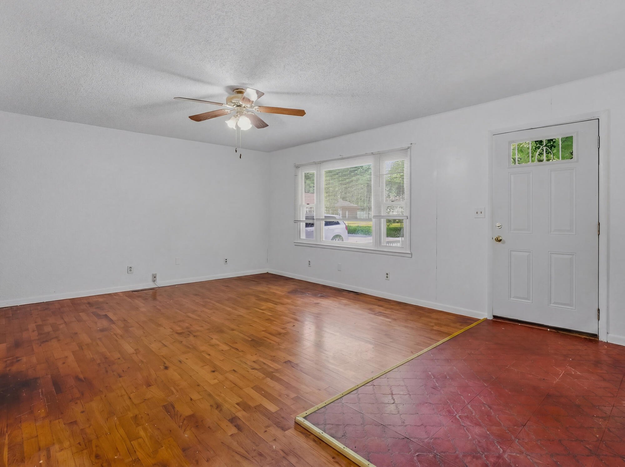 120 Adams St Property Photo 5