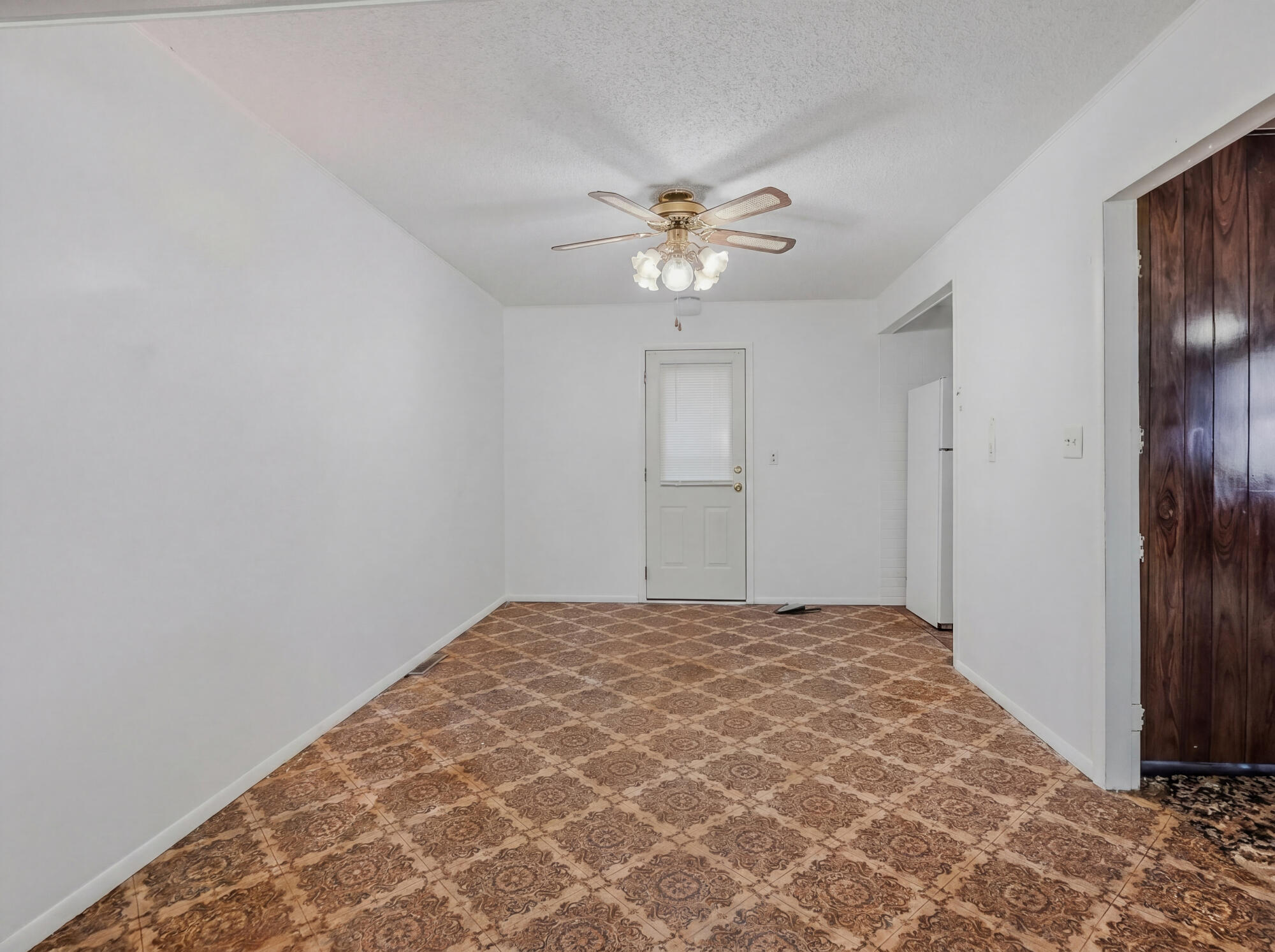120 Adams St Property Photo 11