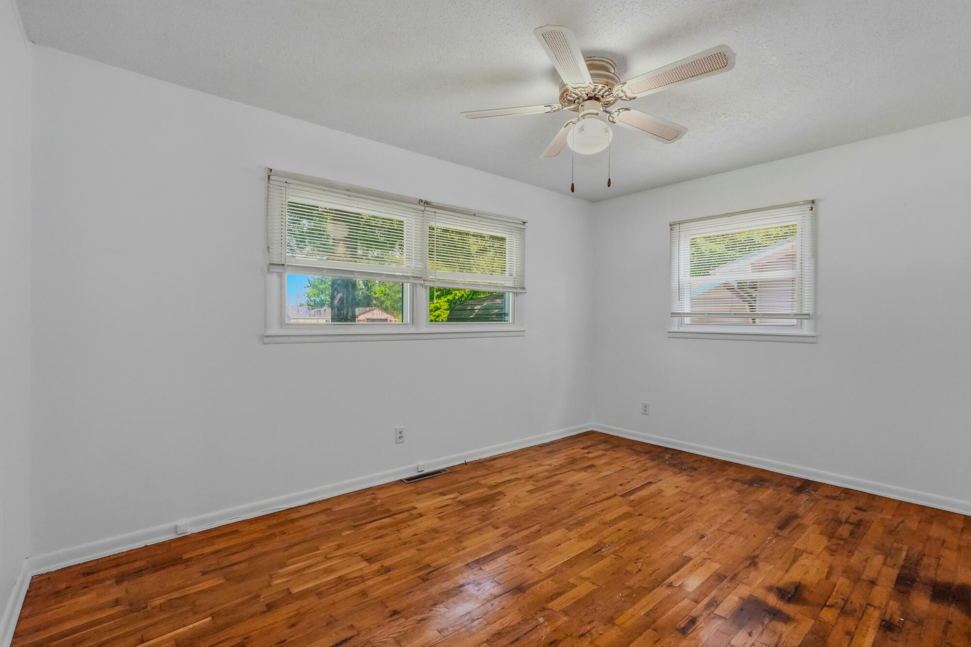 120 Adams St Property Photo 12