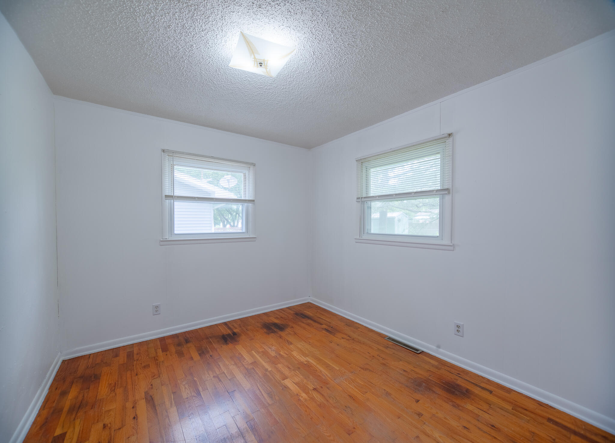 120 Adams St Property Photo 15
