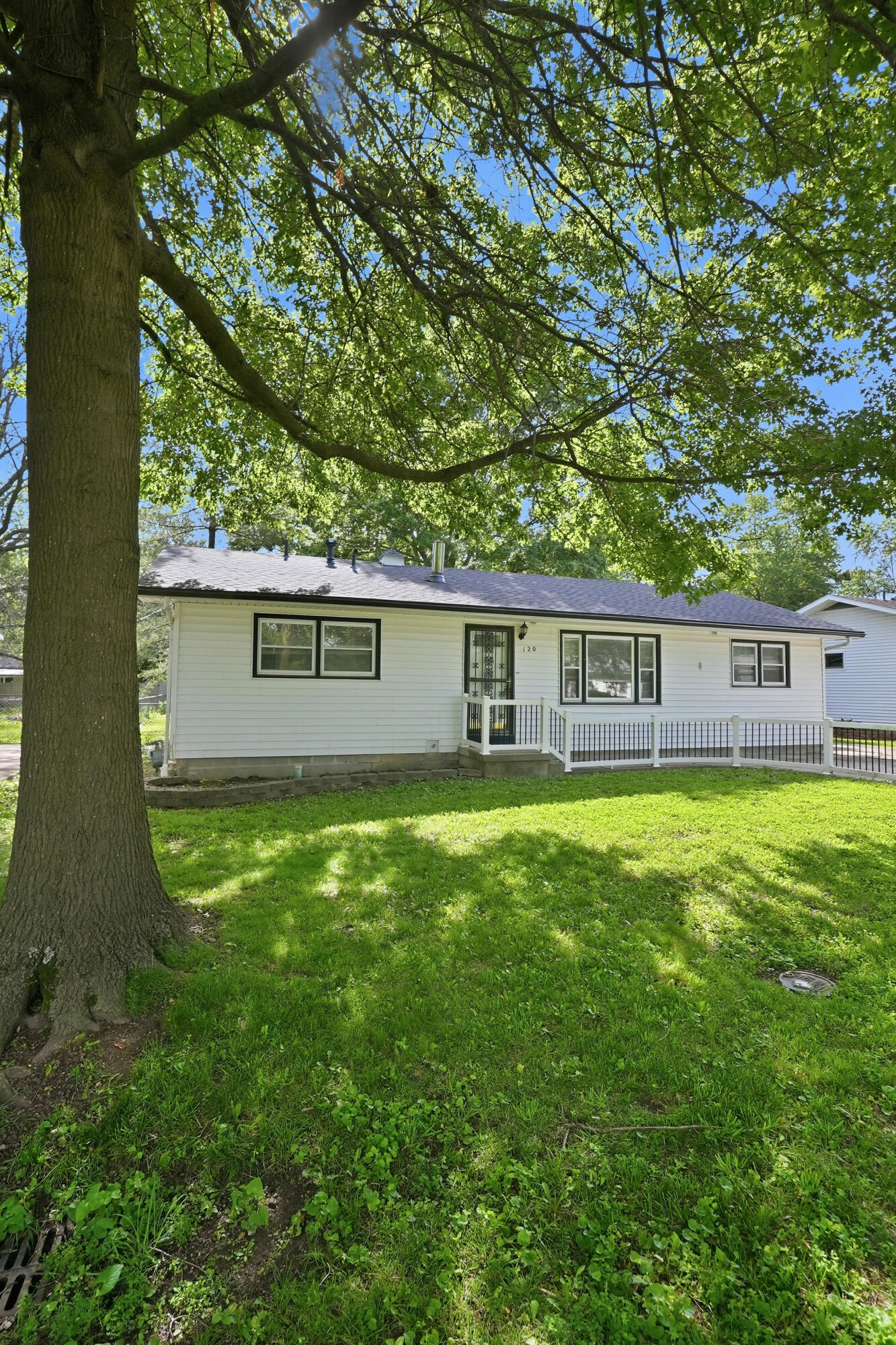 120 Adams St Property Photo 27