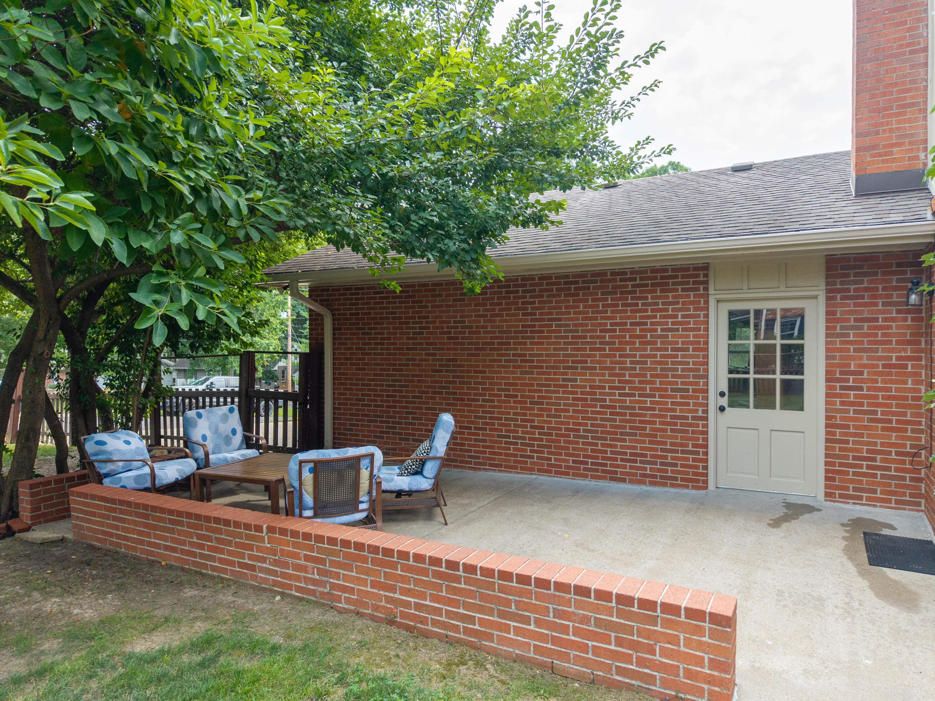 1225 Sunset Dr Property Photo 6
