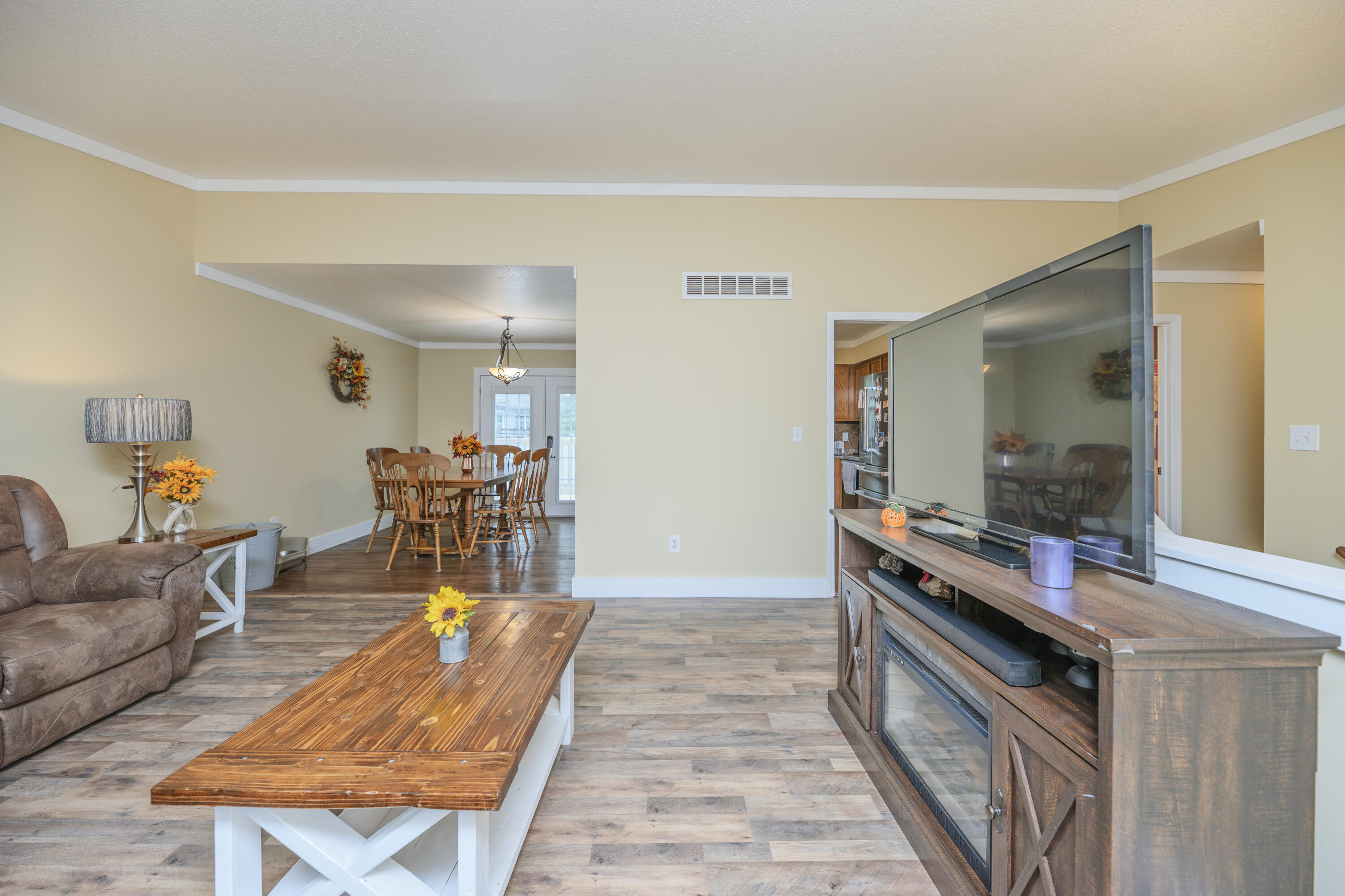 2102 Speck Ct Property Photo 6