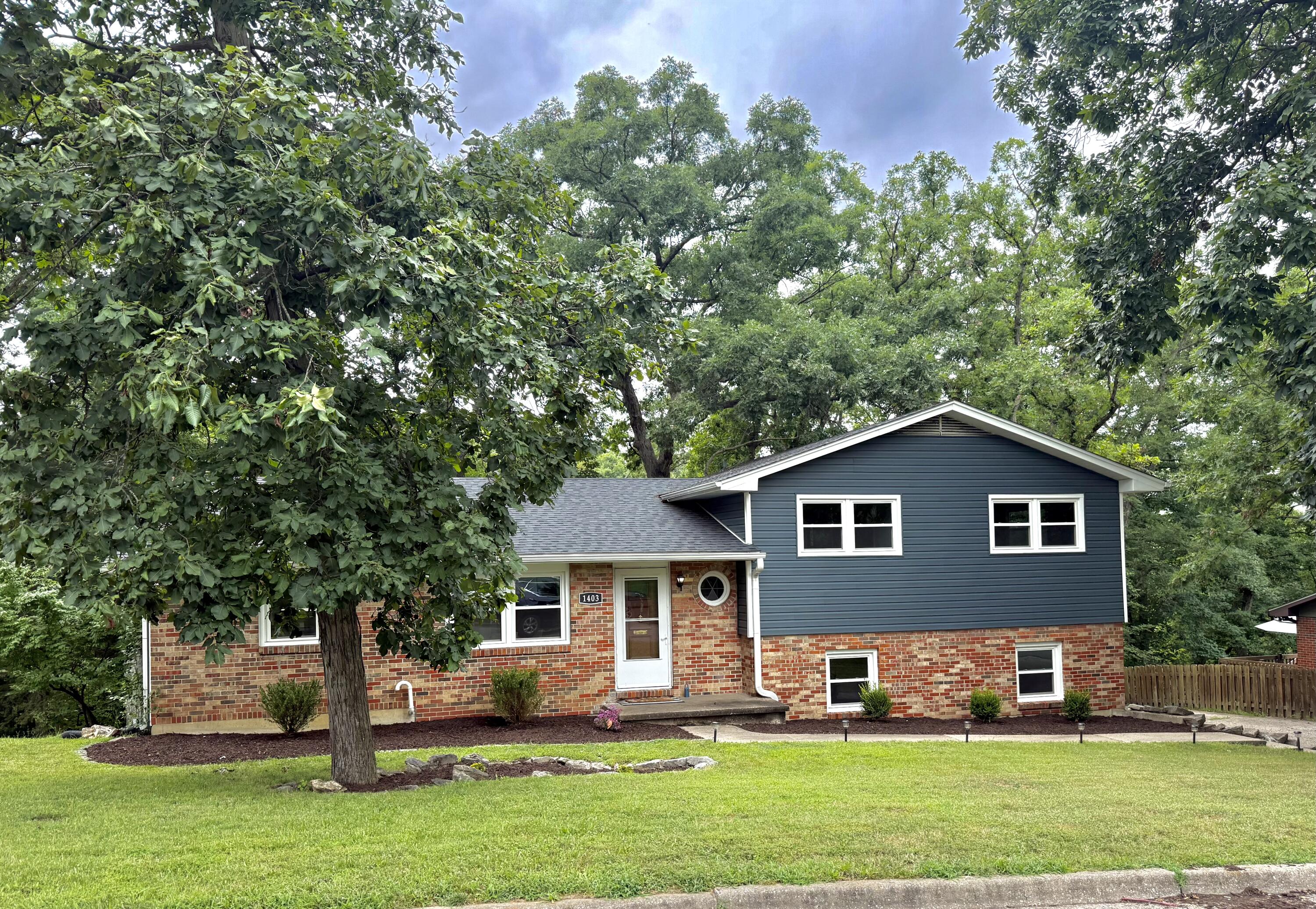 1403 Ridgemont Ct Property Photo 2