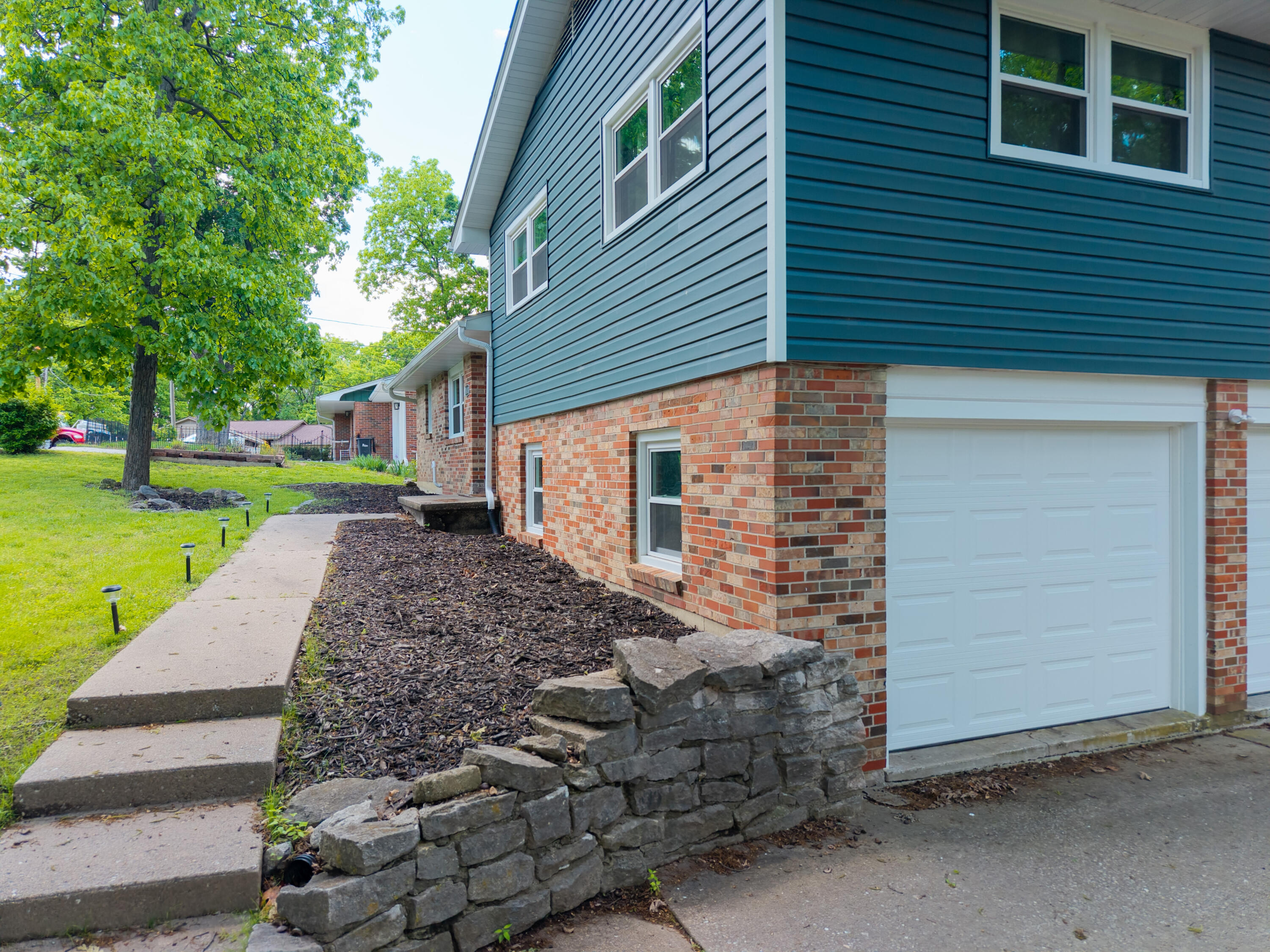1403 Ridgemont Ct Property Photo 8