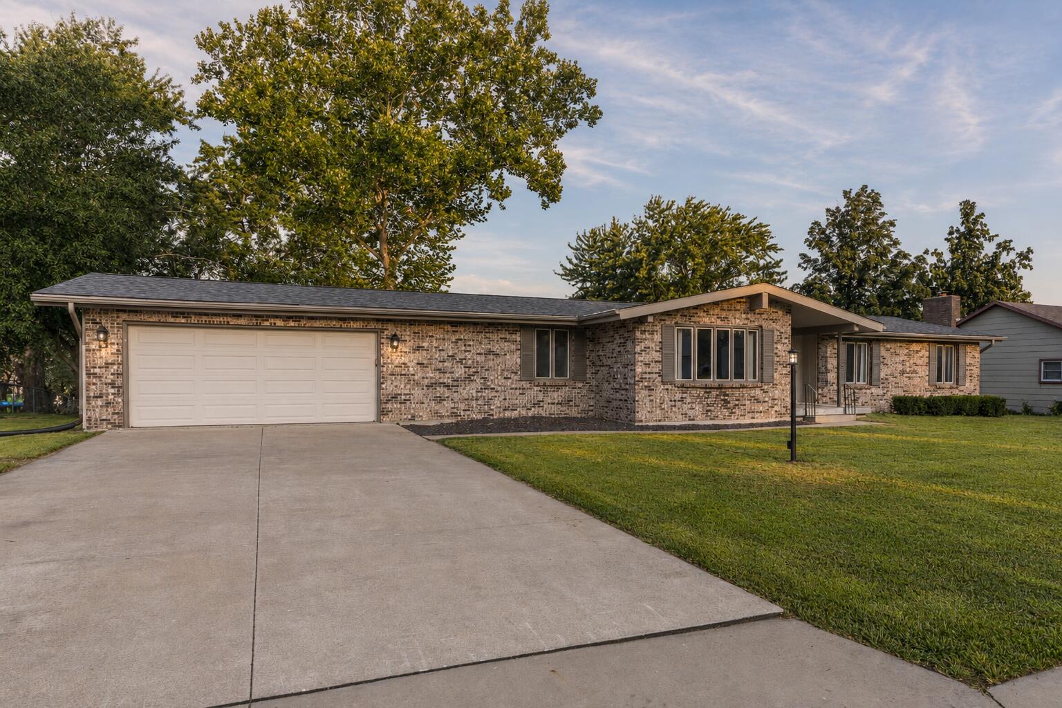 601 Meadowbrook Cir Property Photo 1