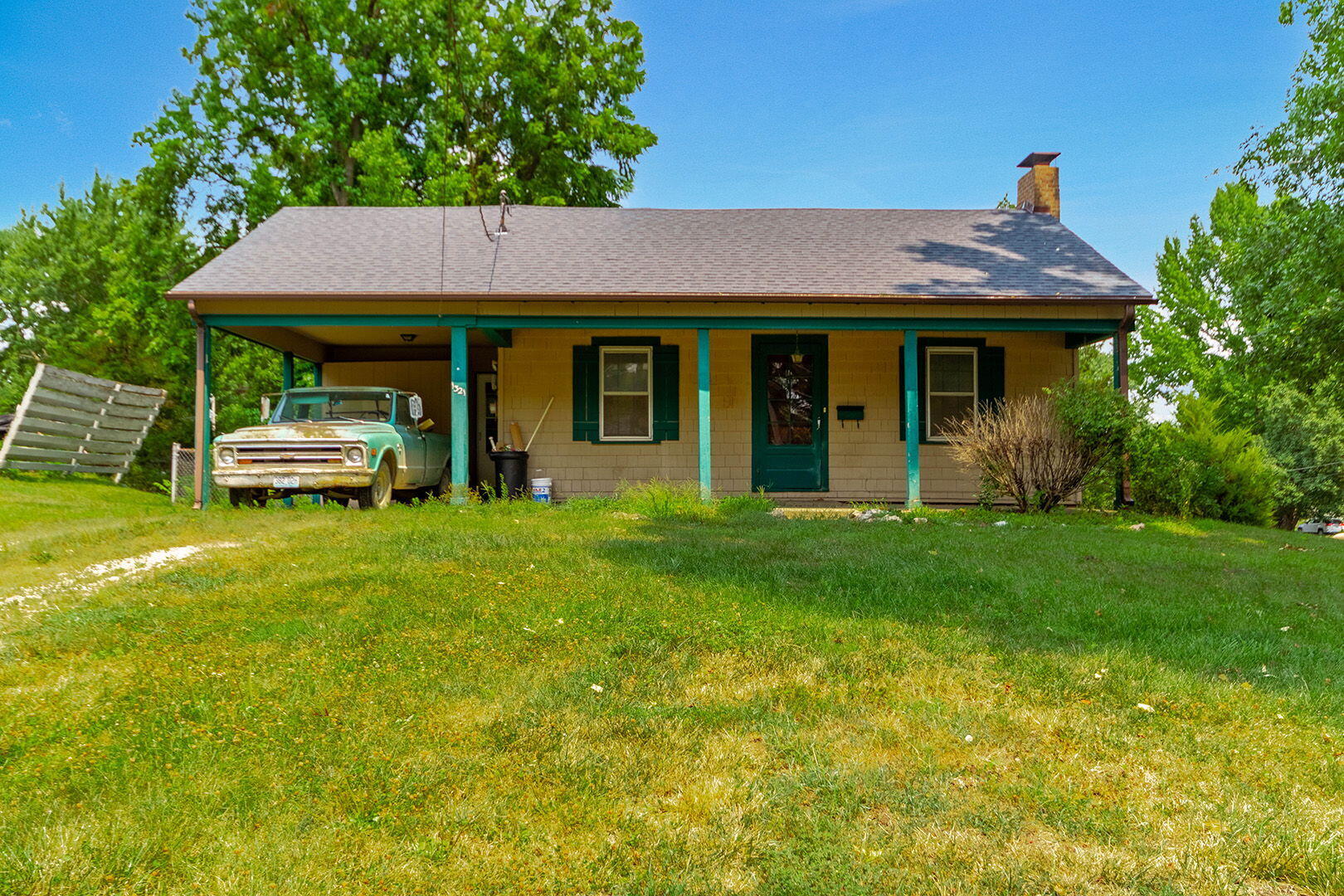1321 Pollock Rd Property Photo 2