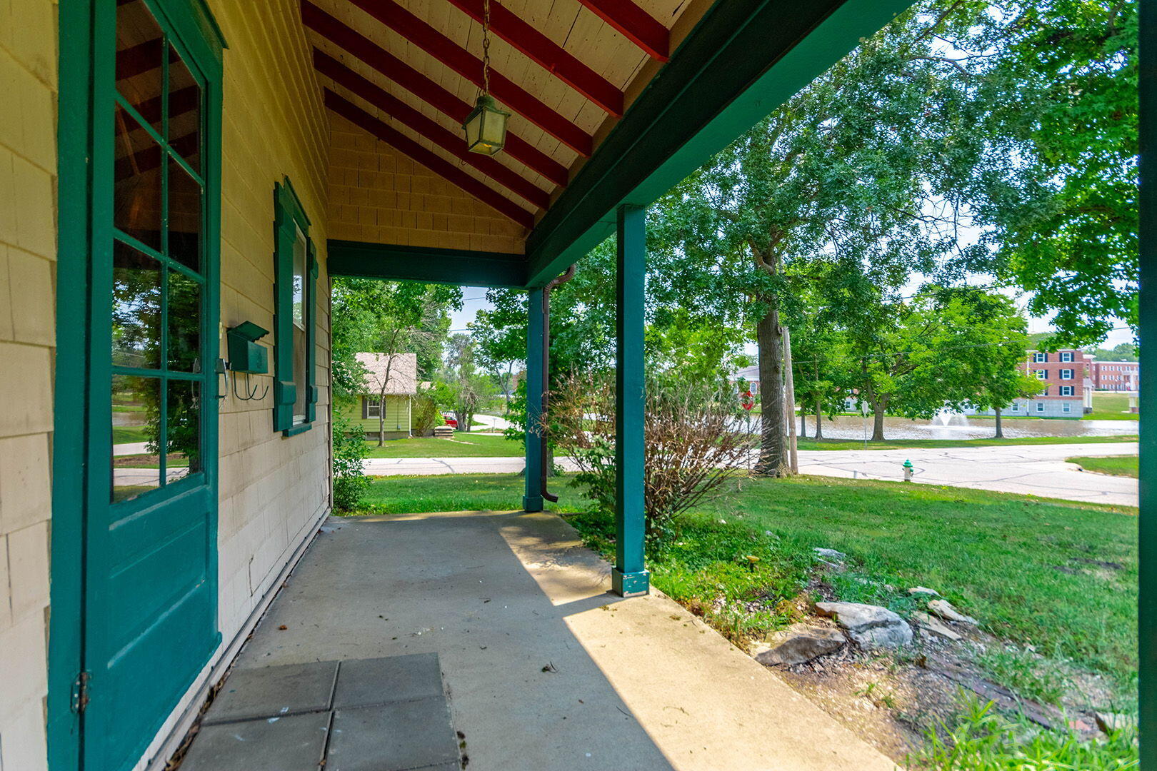 1321 Pollock Rd Property Photo 4