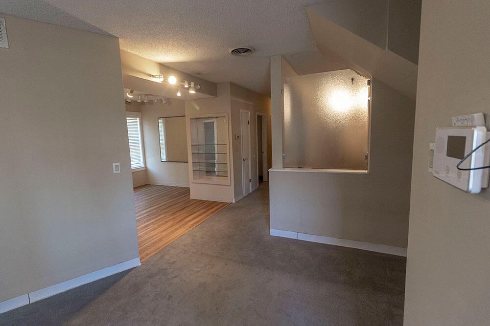 1110 E Broadway B Property Photo 3