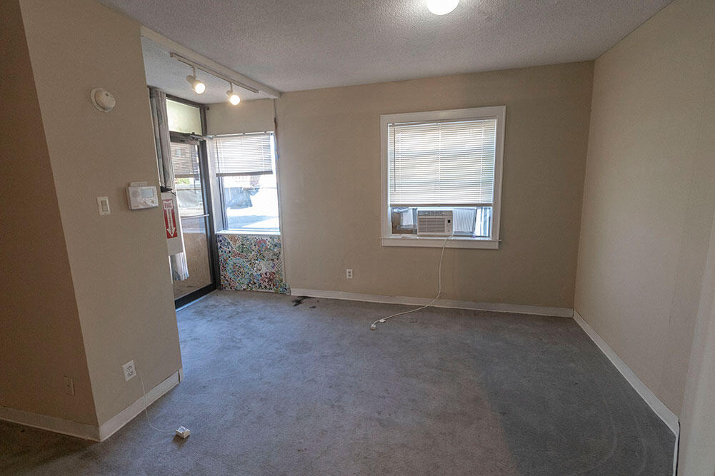 1110 E Broadway B Property Photo 4