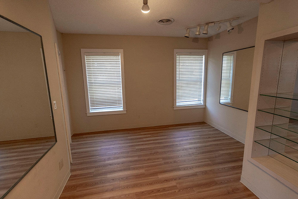1110 E Broadway B Property Photo 5