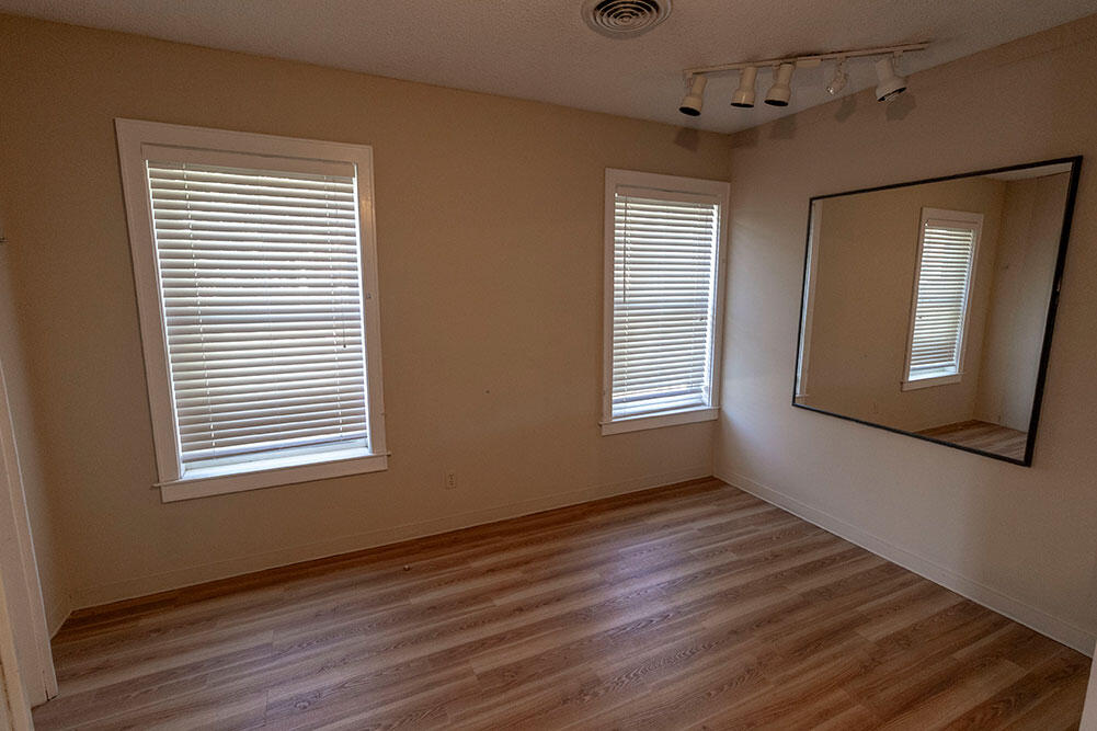 1110 E Broadway B Property Photo 6