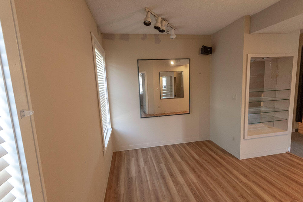 1110 E Broadway B Property Photo 9