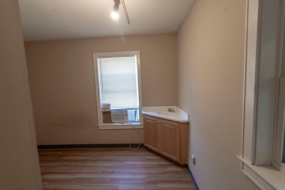 1110 E Broadway B Property Photo 12