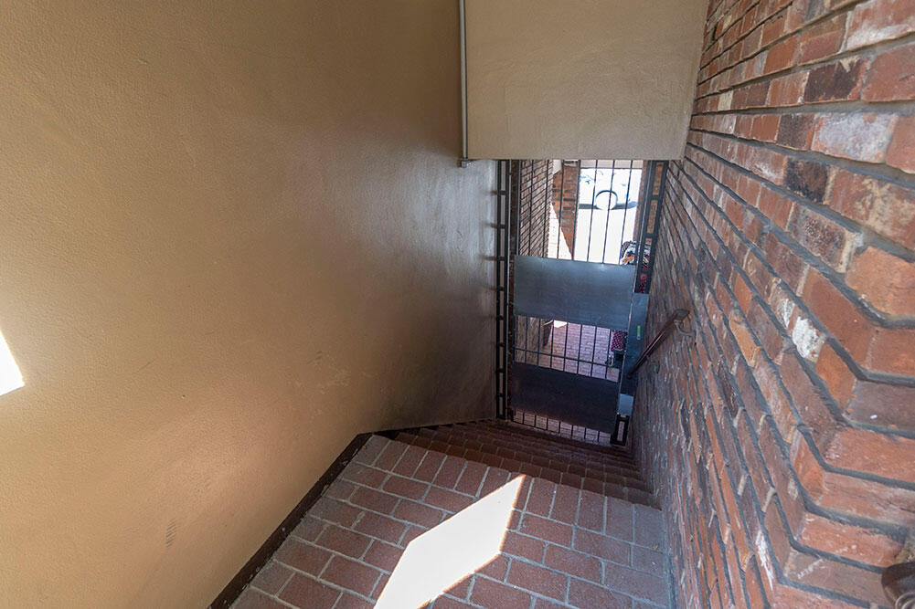 1110 E Broadway B Property Photo 21