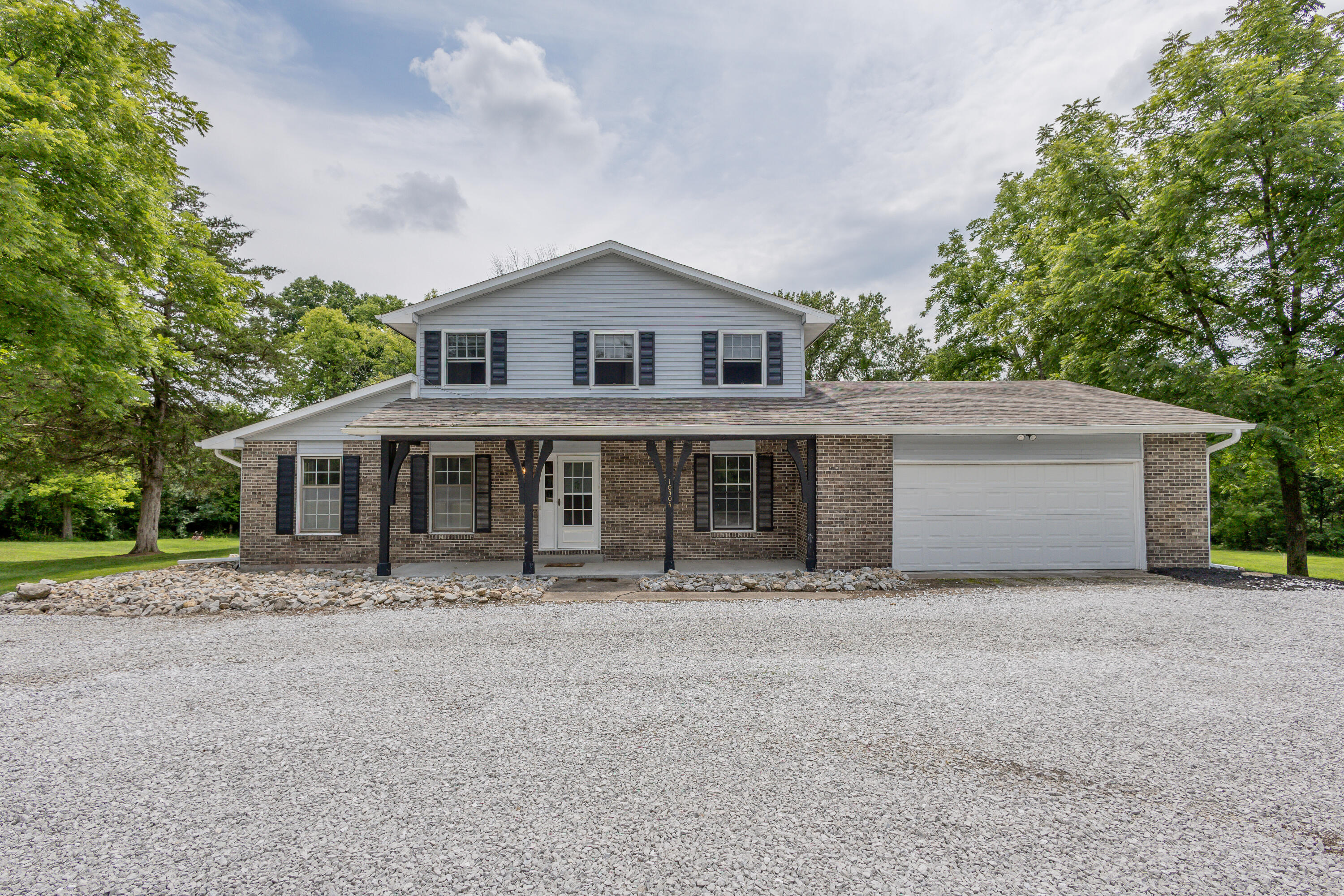 10404 W Kings Ln Property Photo 1