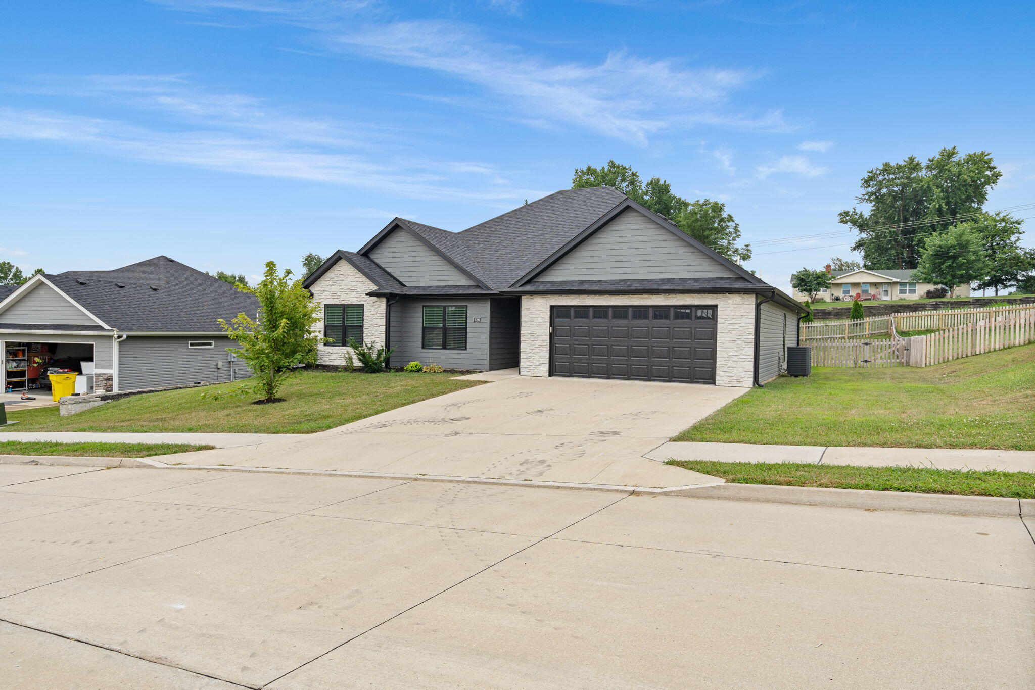6020 W Tamarack Dr Property Photo 1