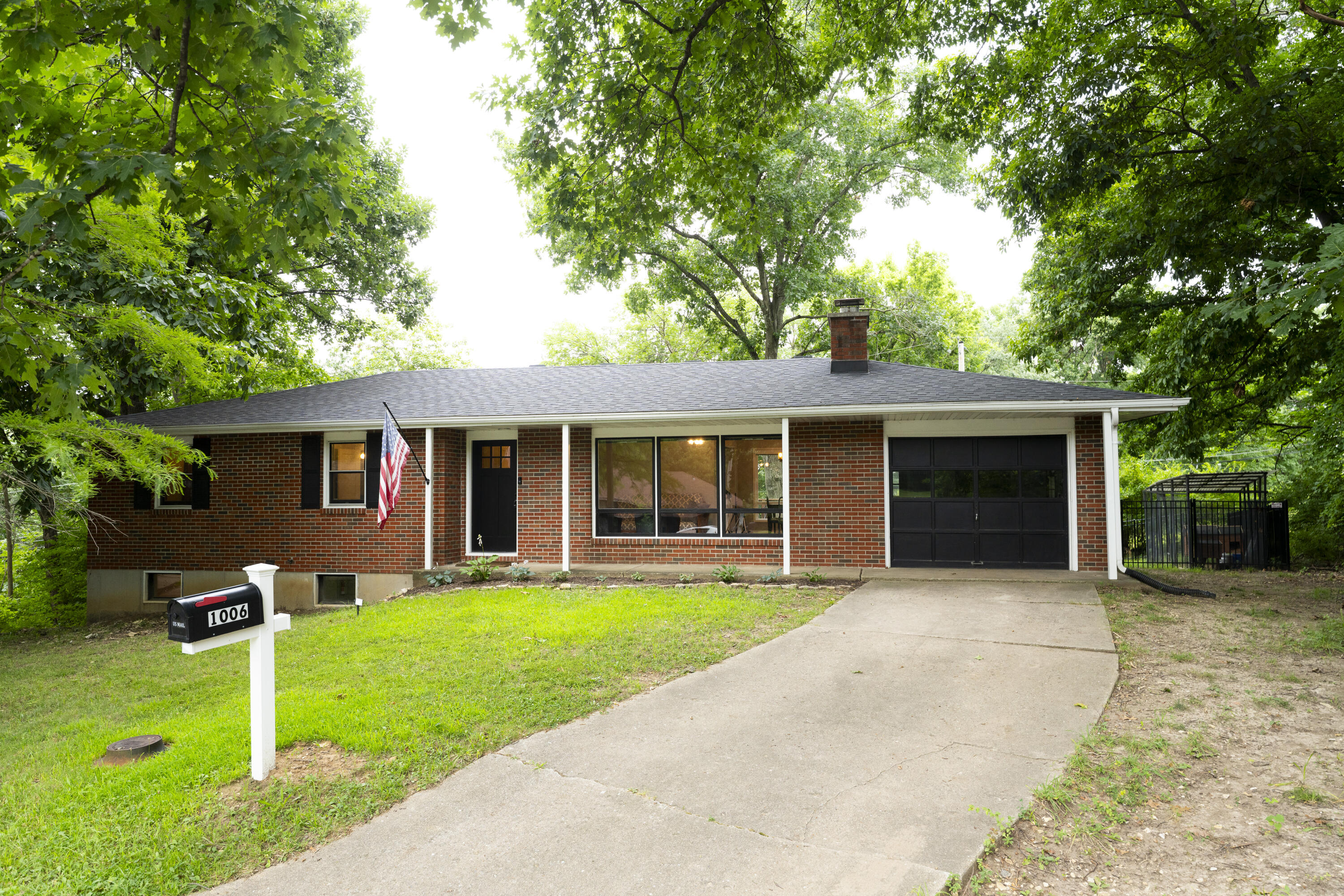 1006 BELLEVIEW CT