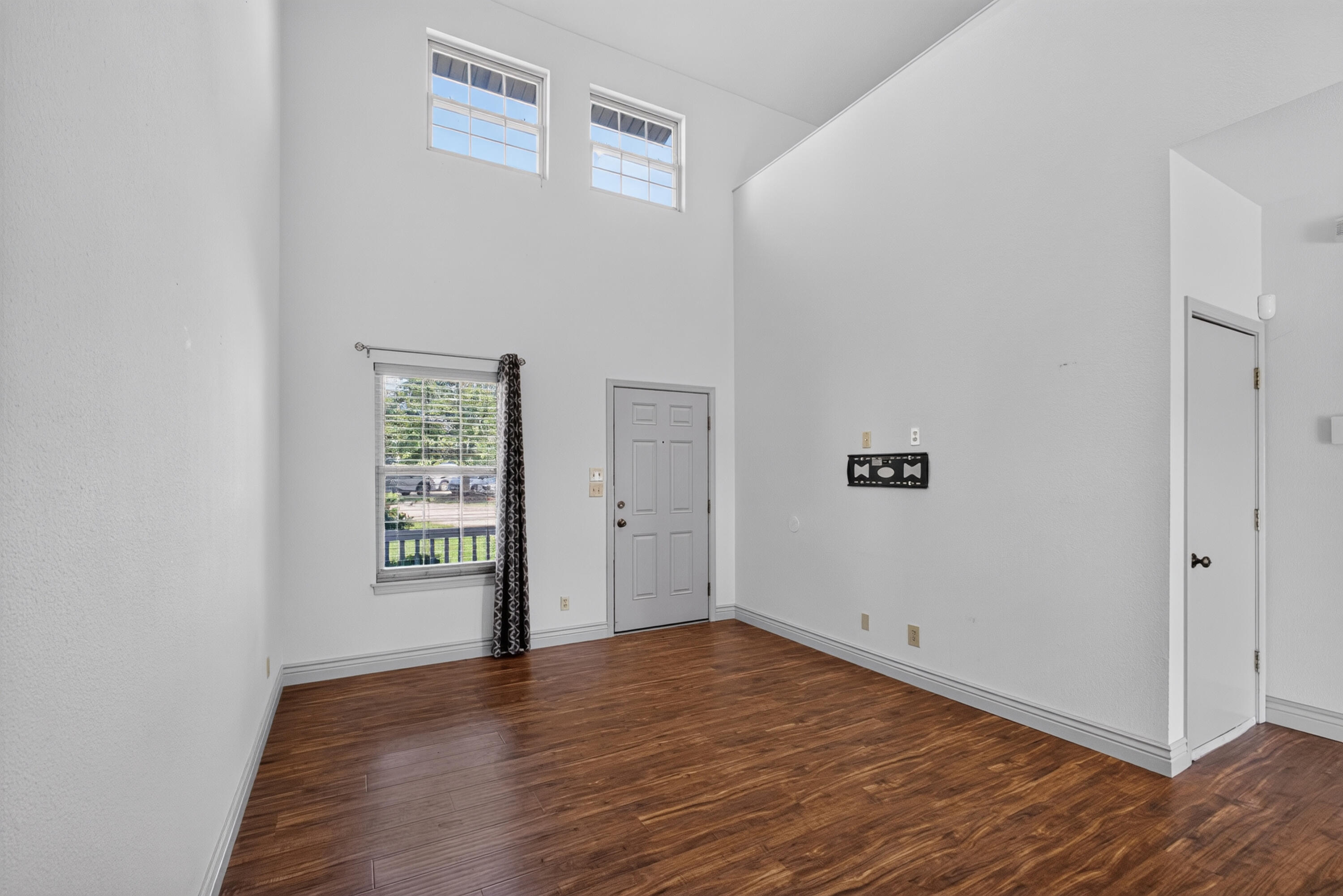 1503 Spiros Dr A Property Photo 3