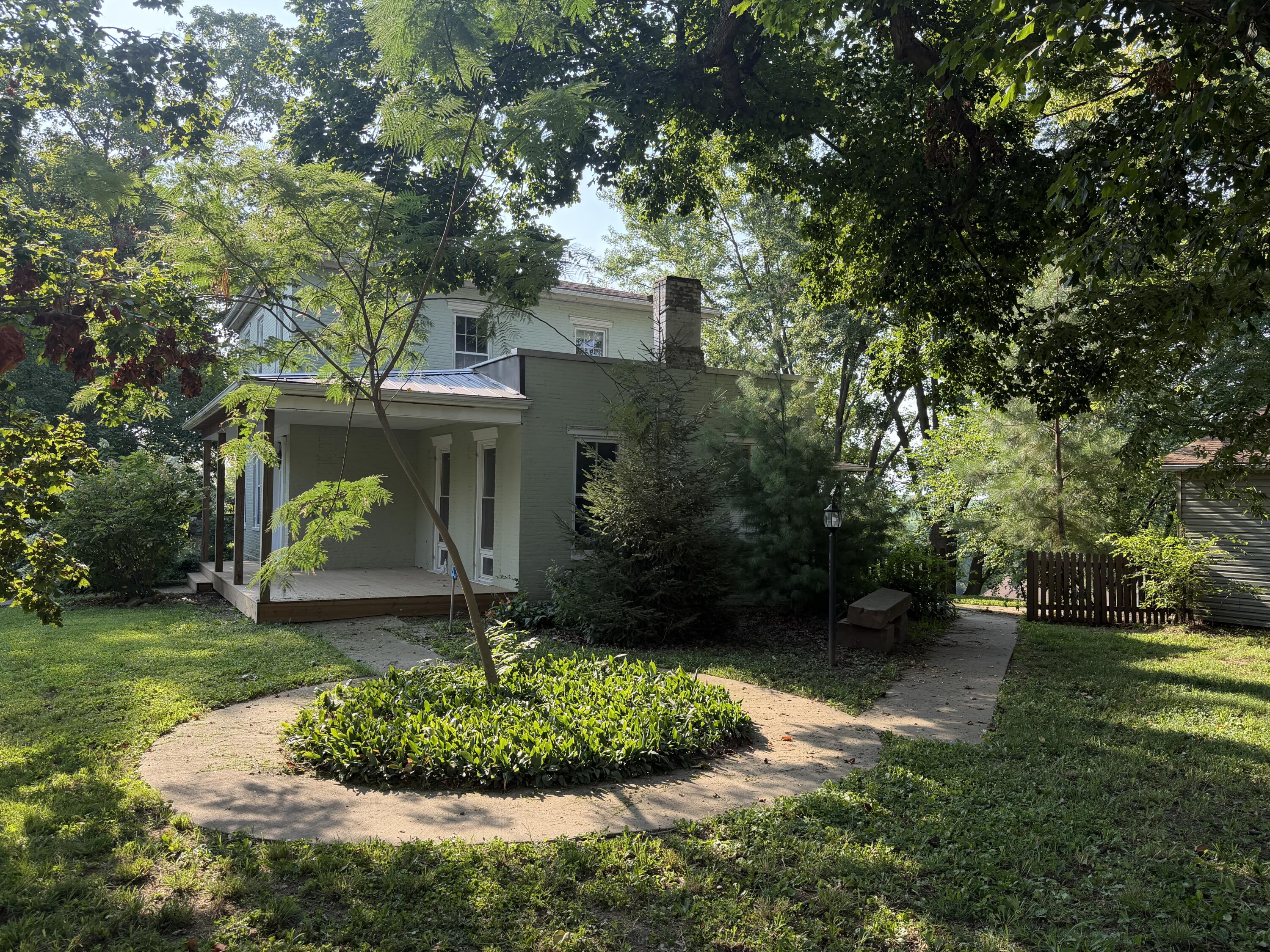 614 Howard St Property Photo 3