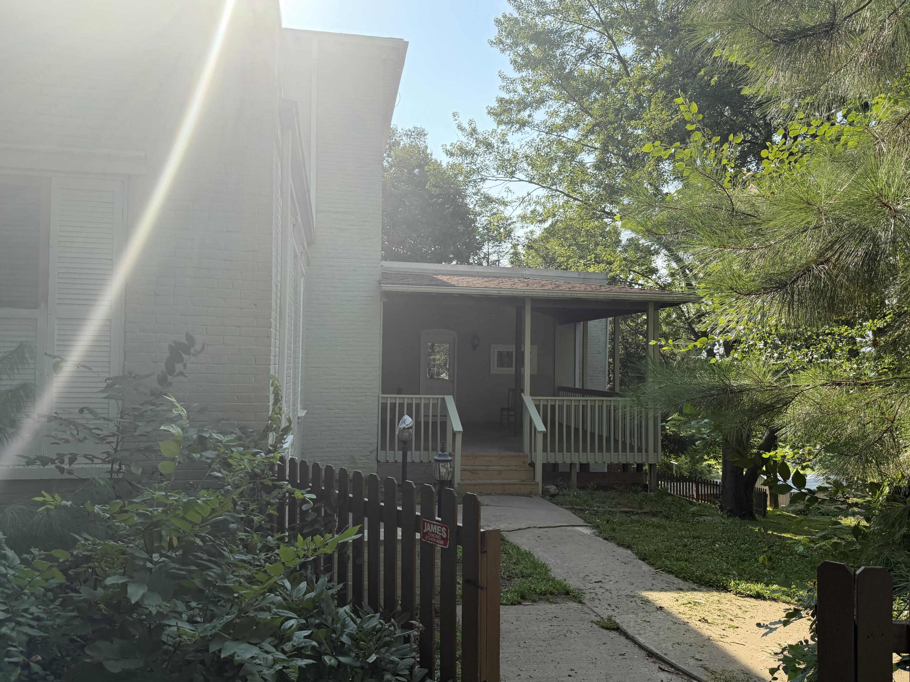 614 Howard St Property Photo 4
