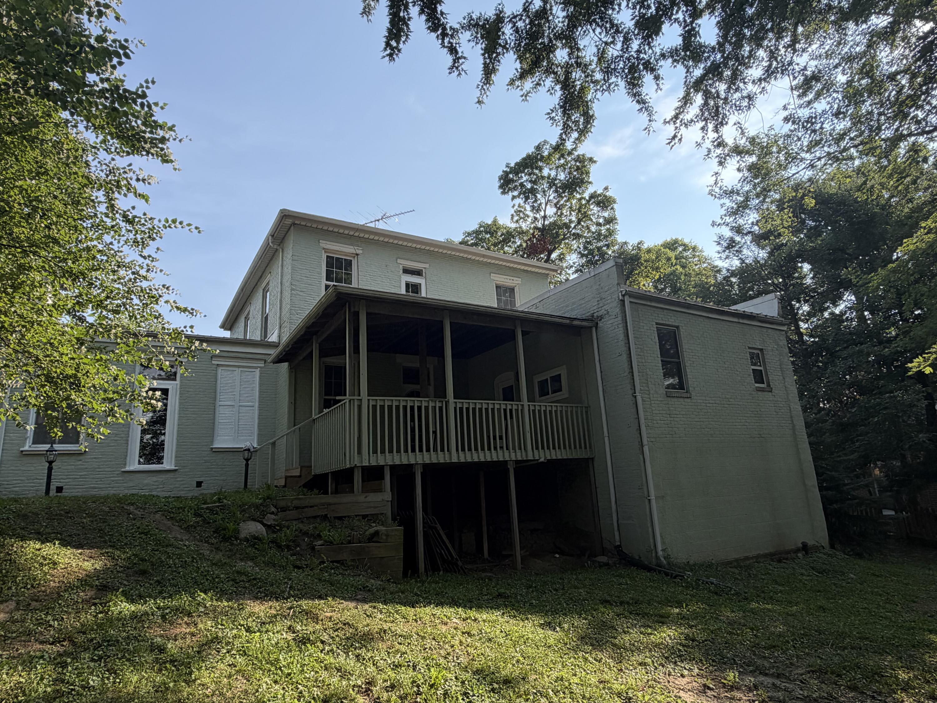 614 Howard St Property Photo 5