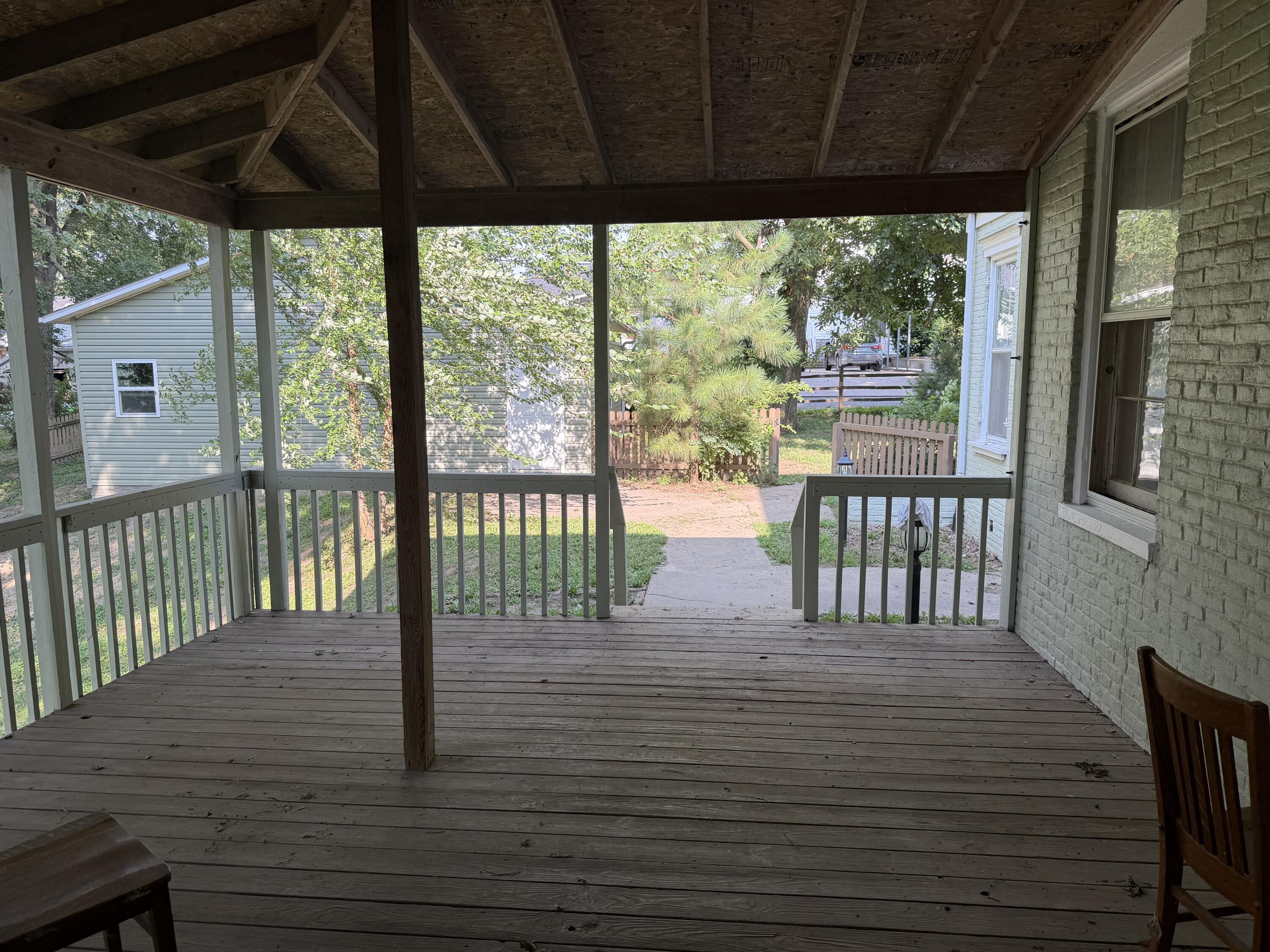 614 Howard St Property Photo 7