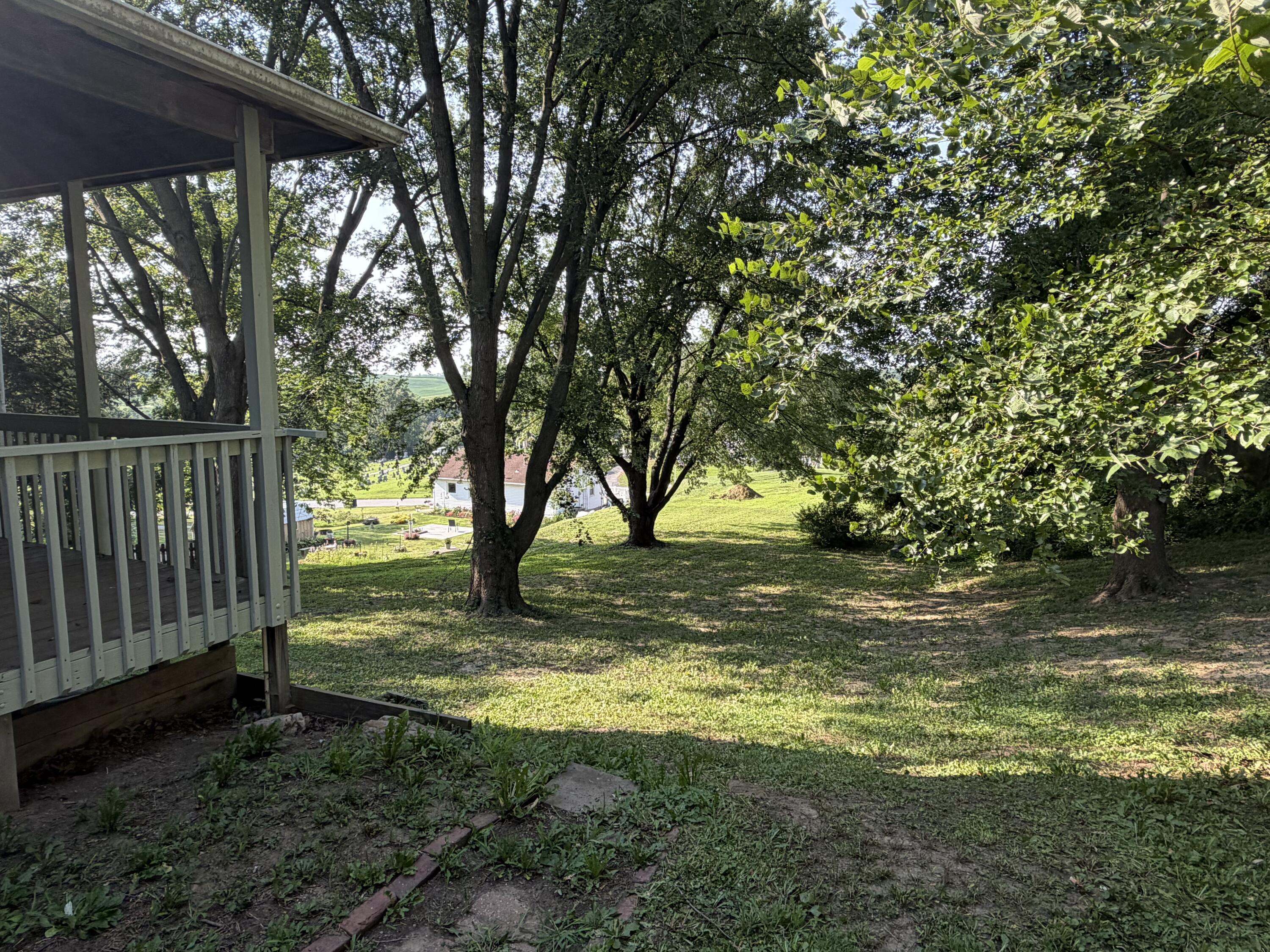 614 Howard St Property Photo 8