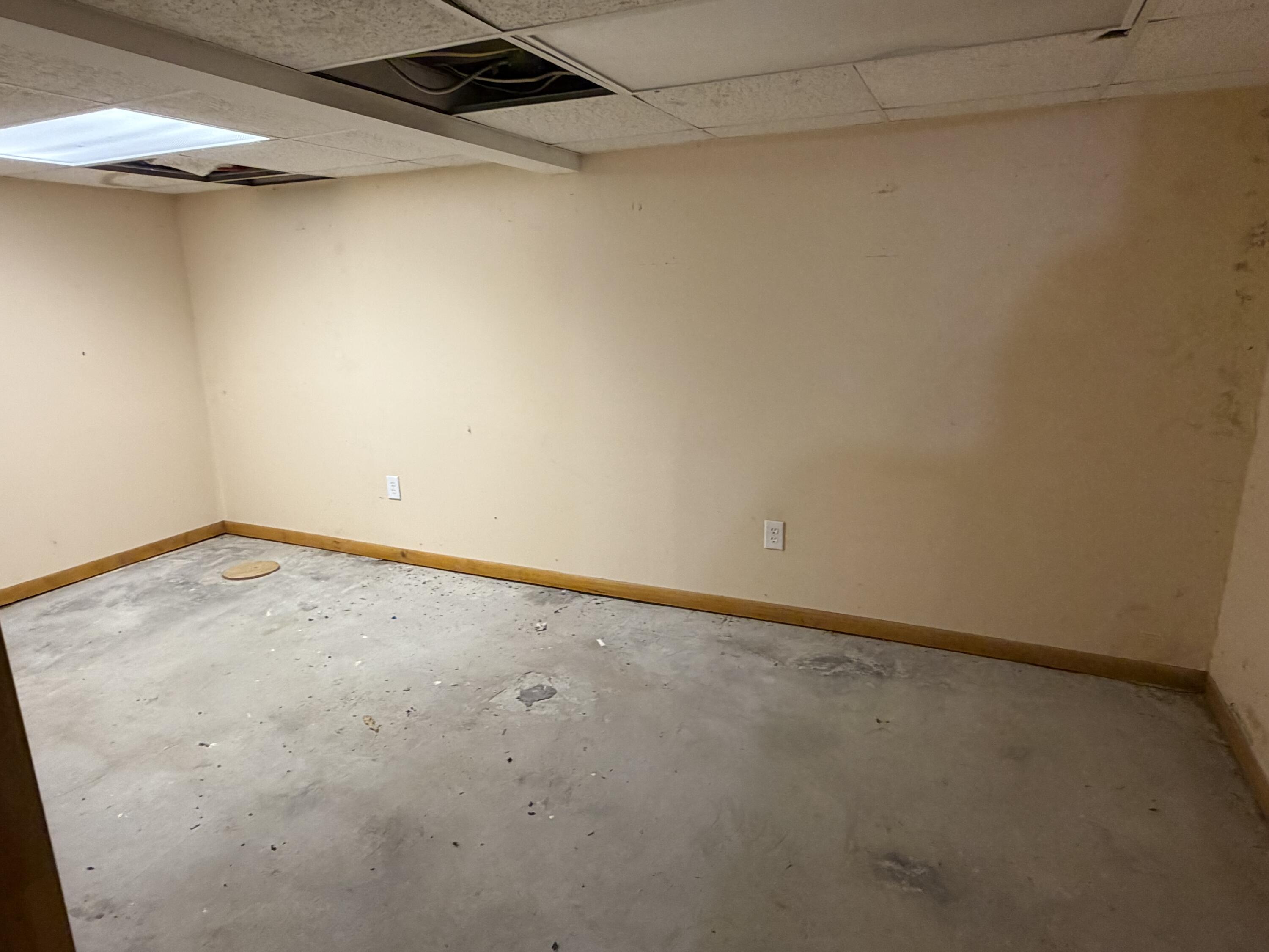 614 Howard St Property Photo 27