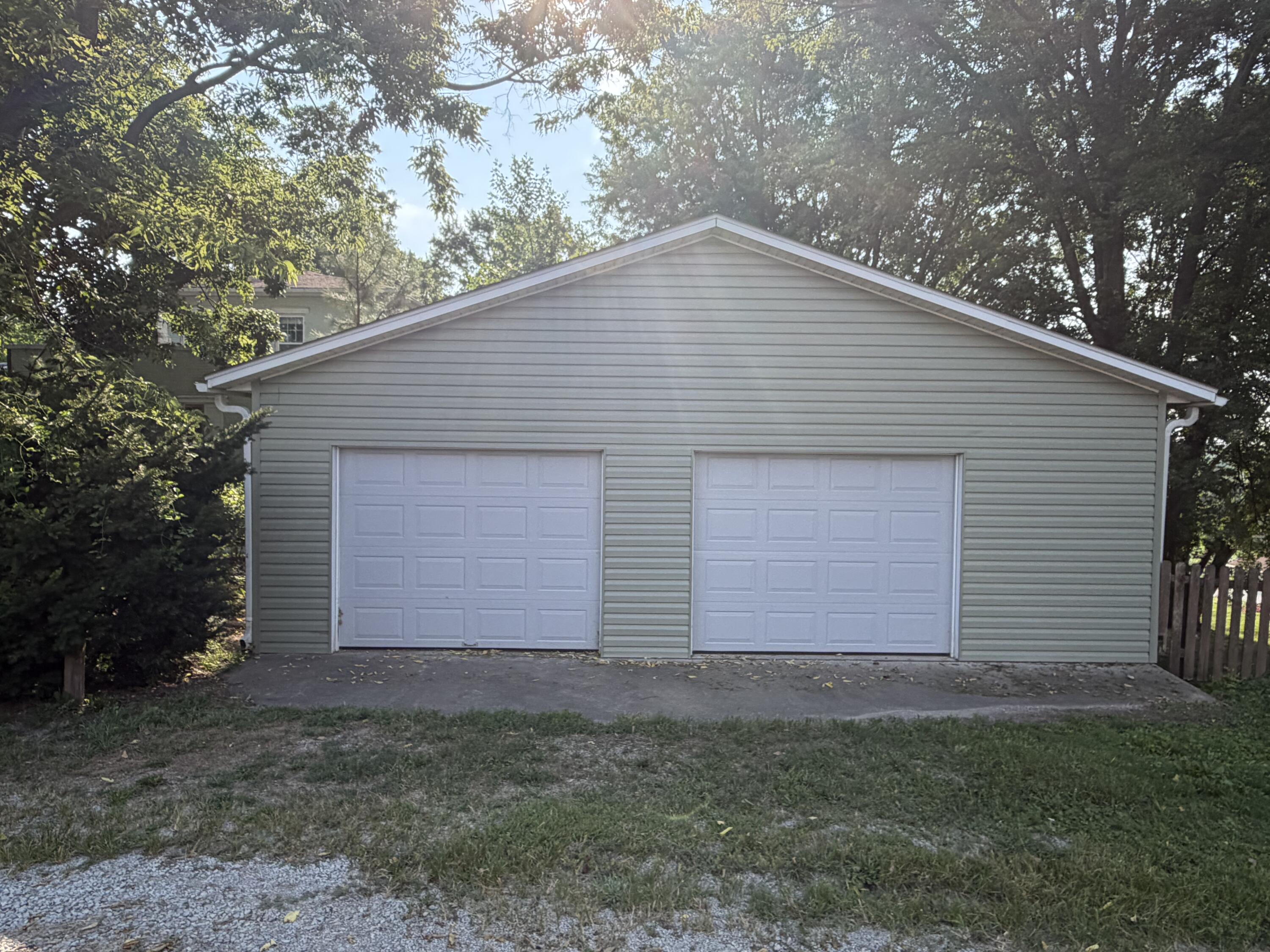 614 Howard St Property Photo 29
